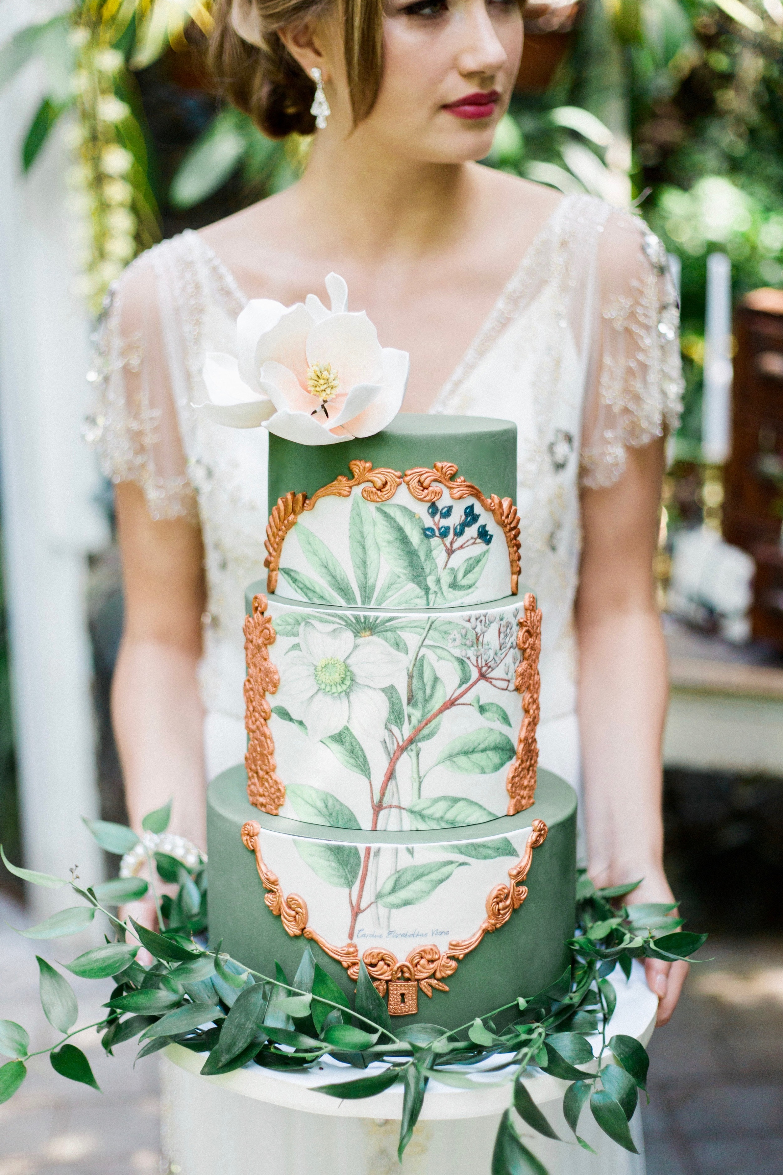 Vintage Botanical cake with edible copper frame and sugar magnolias. Image © Kerry Jeanne Photography.