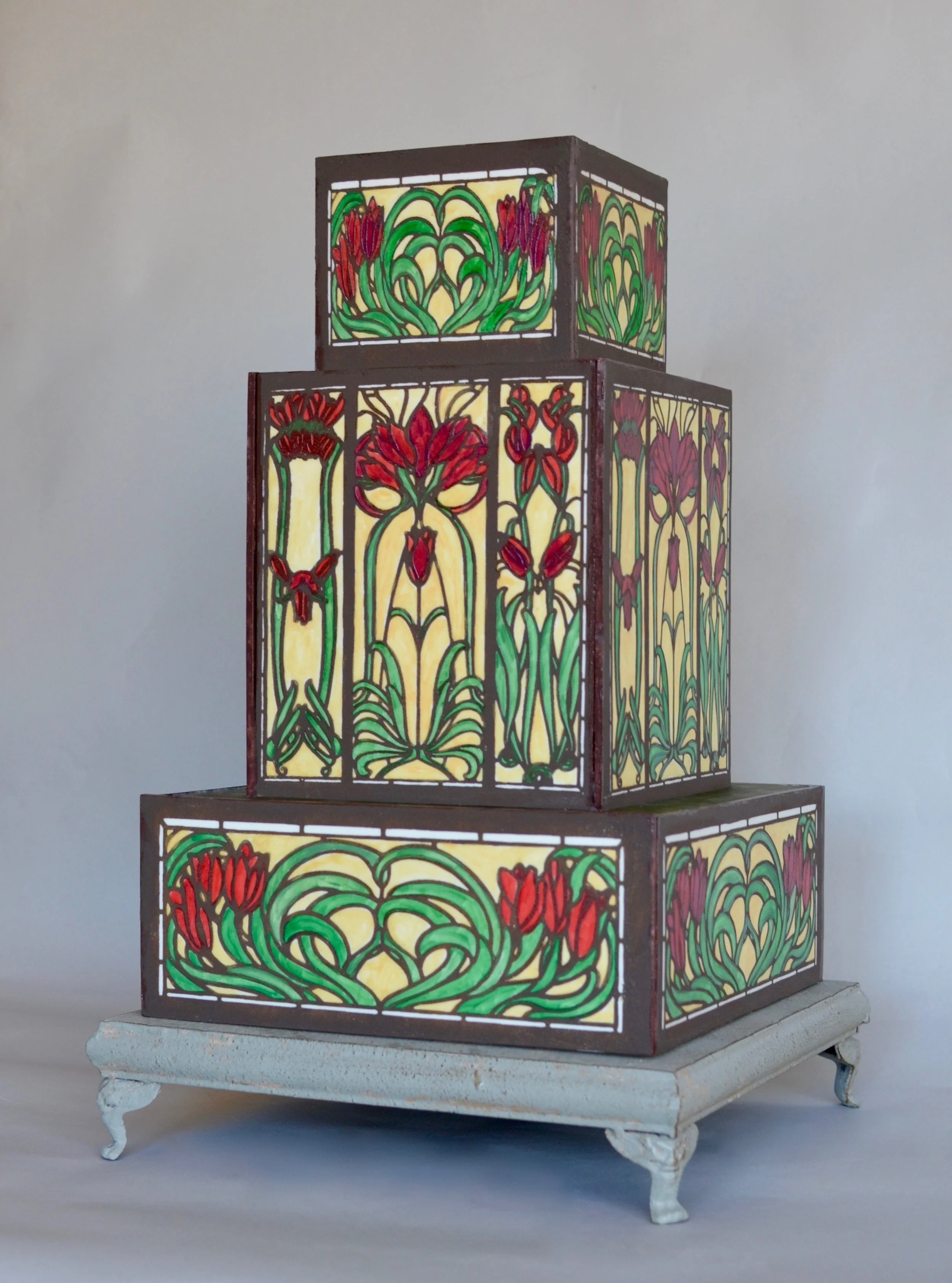 Hand painted Art Nouveau tulip cake. Image copyright Carla Schier,