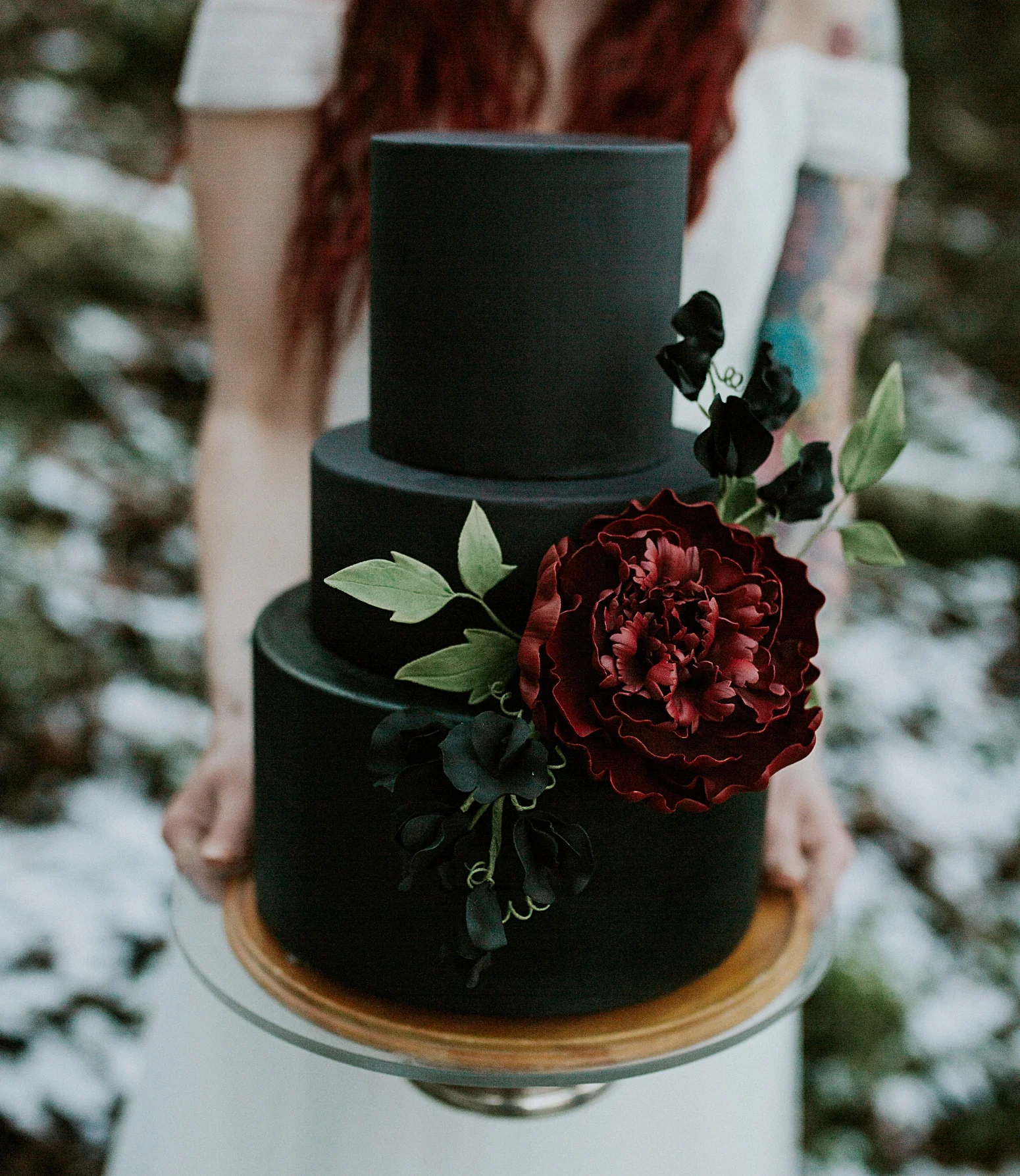 Black cake with sugar peony and sweet peas. Image courtesy of Breanna Lasher Photography.
