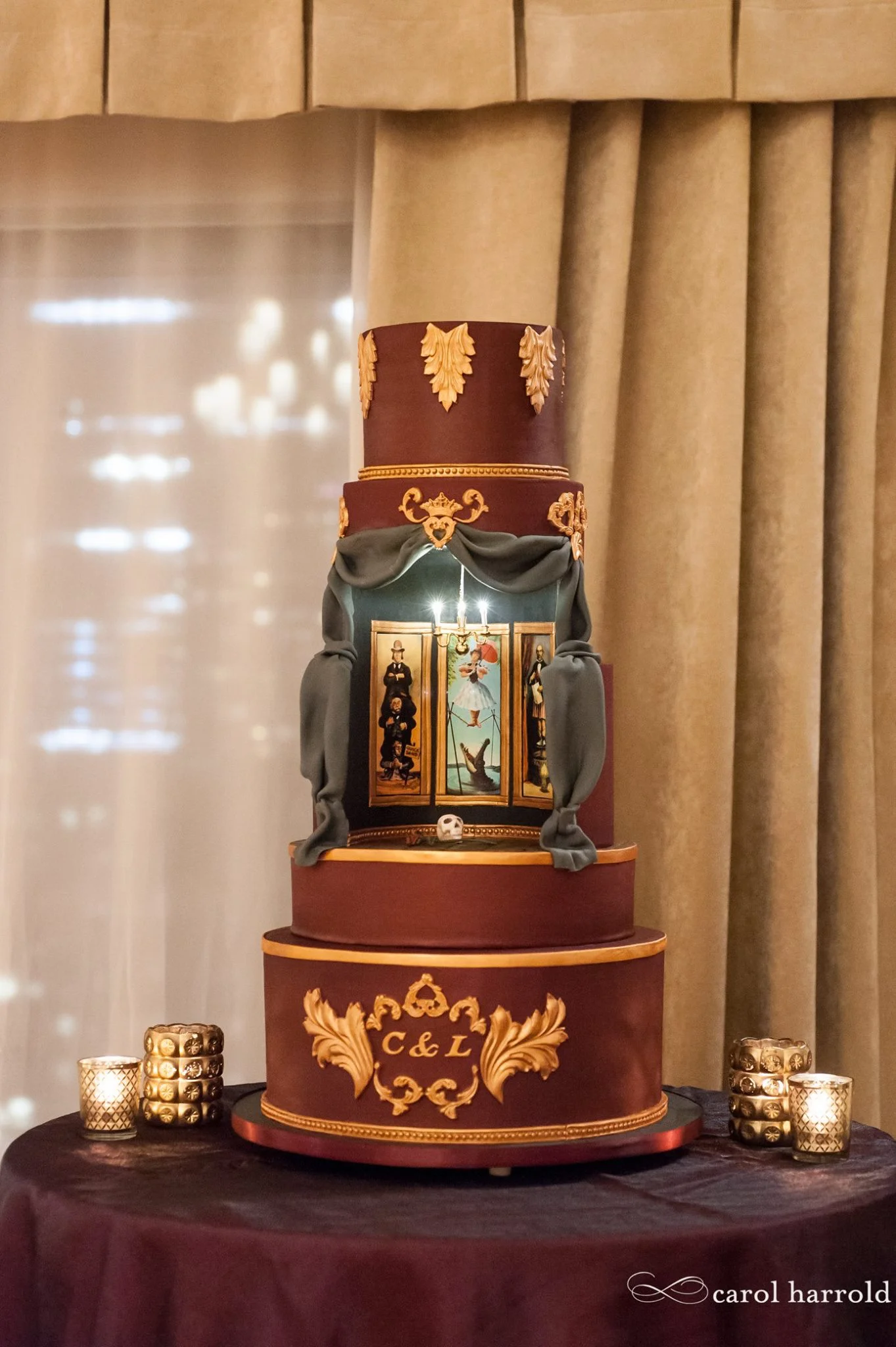 Abandoned Theater / Haunted House Wedding Cake. Image copyright 2018, Carol Harrold Photography.