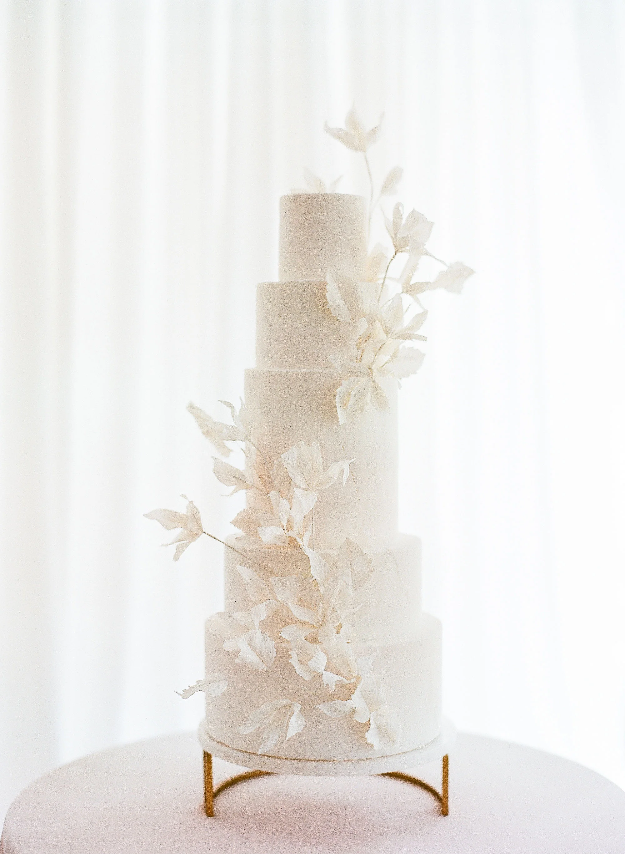 White Stone-Textured Cake with Ethereal Sugar Flowers. Photo courtesy of The Ganeys.