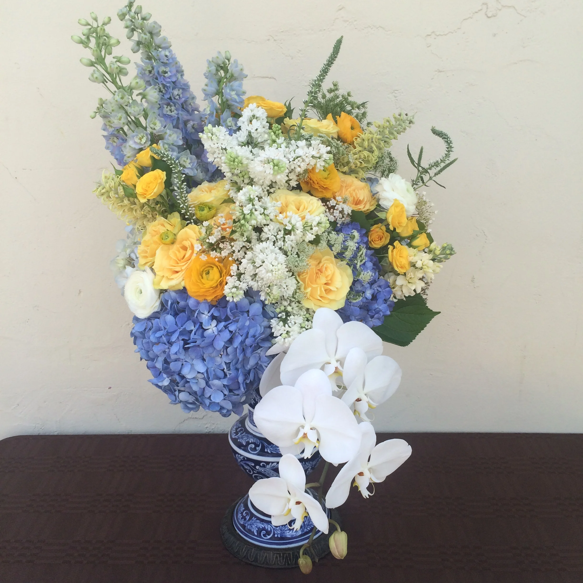 Blue, white and yellow memorial display in an antique Asian vase (the picture does no justice to the size of this hefty lady)! Event: Wedding at Private Estate in Green Valley, CA
