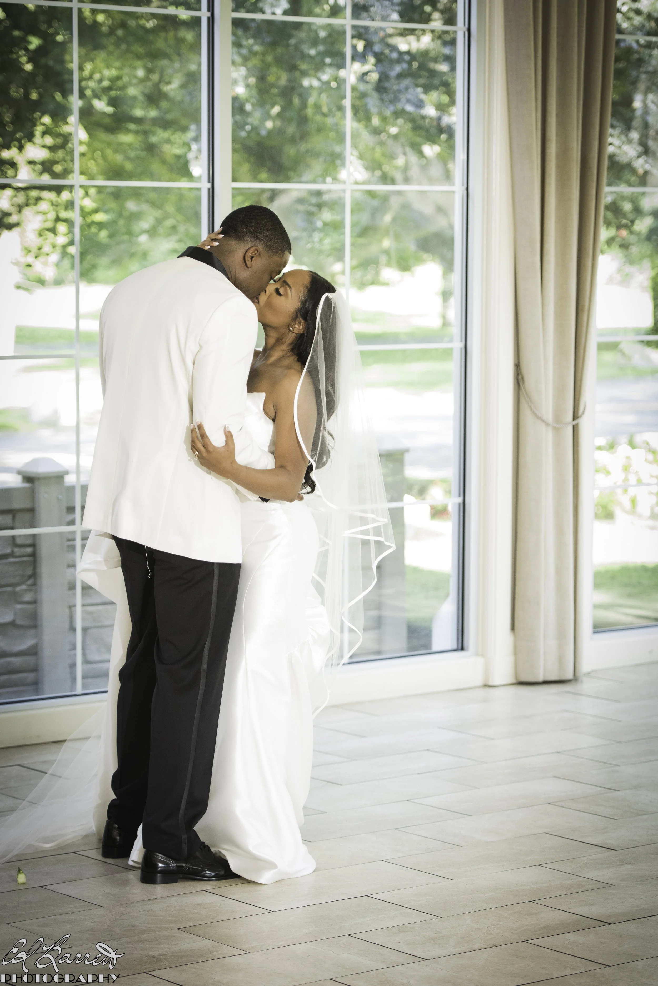 Bride_groom_first_dance.JPG