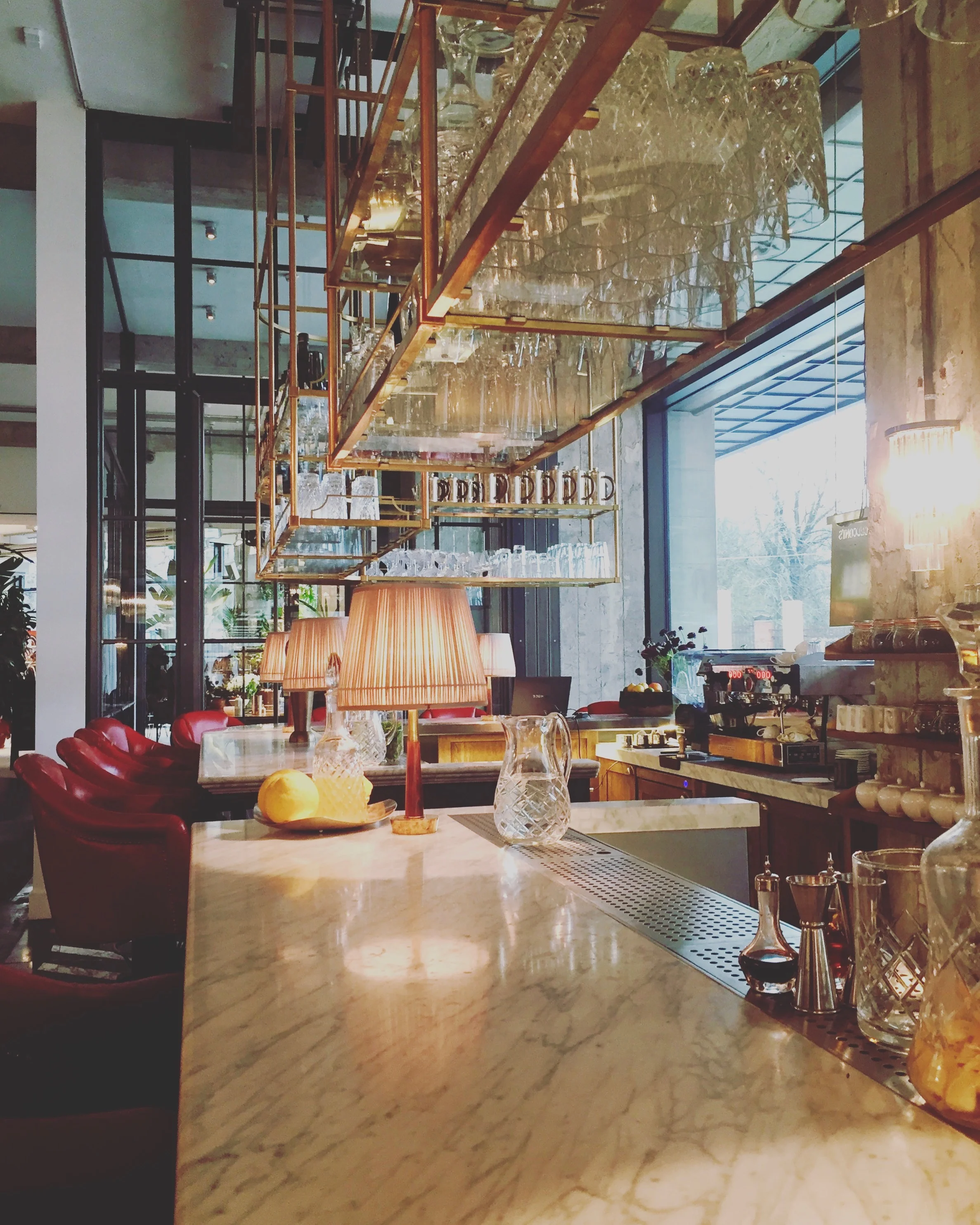 The fancy bar. Johannes, where are you?