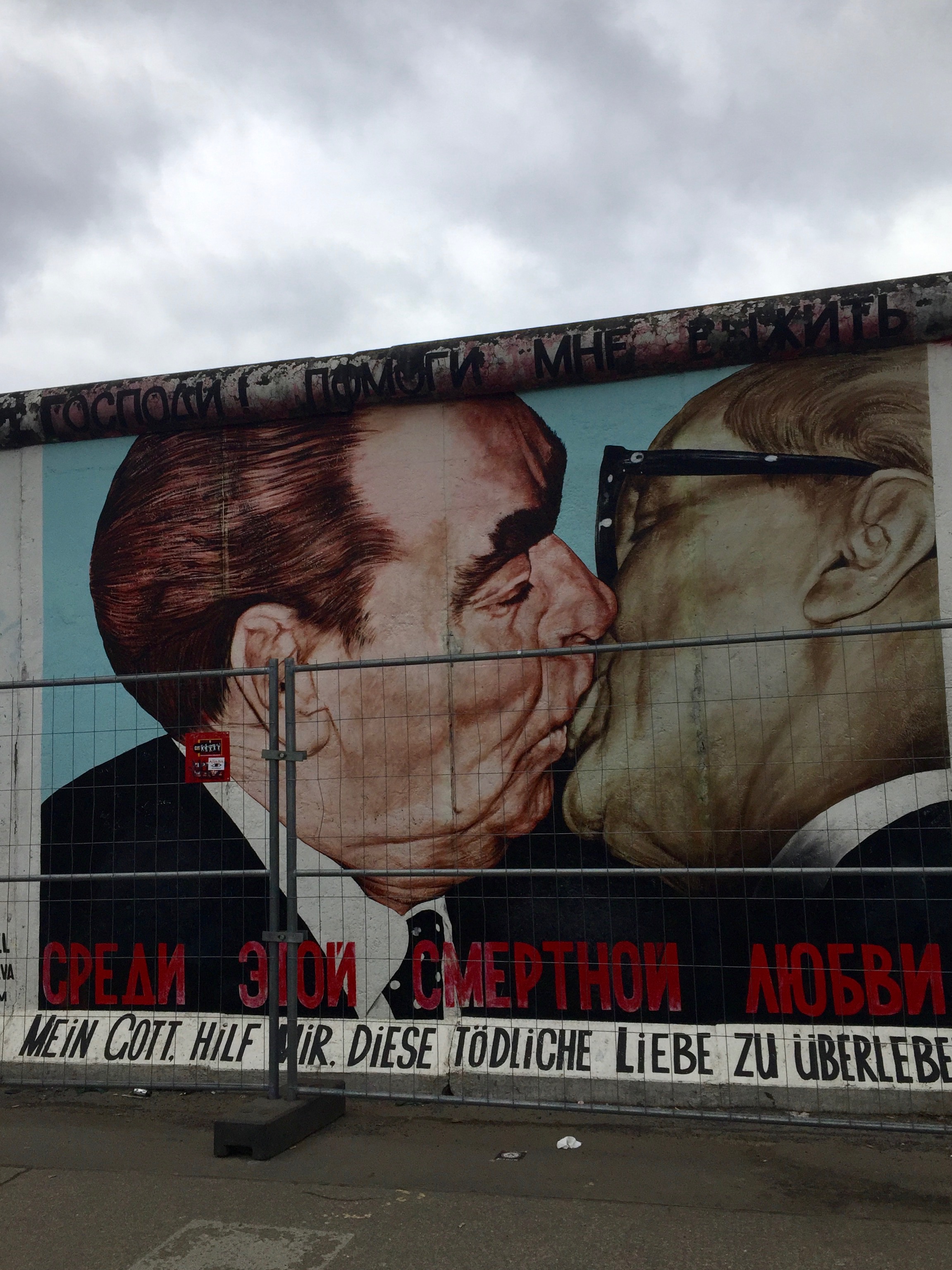 Of course I saw the Berlin Wall . 
