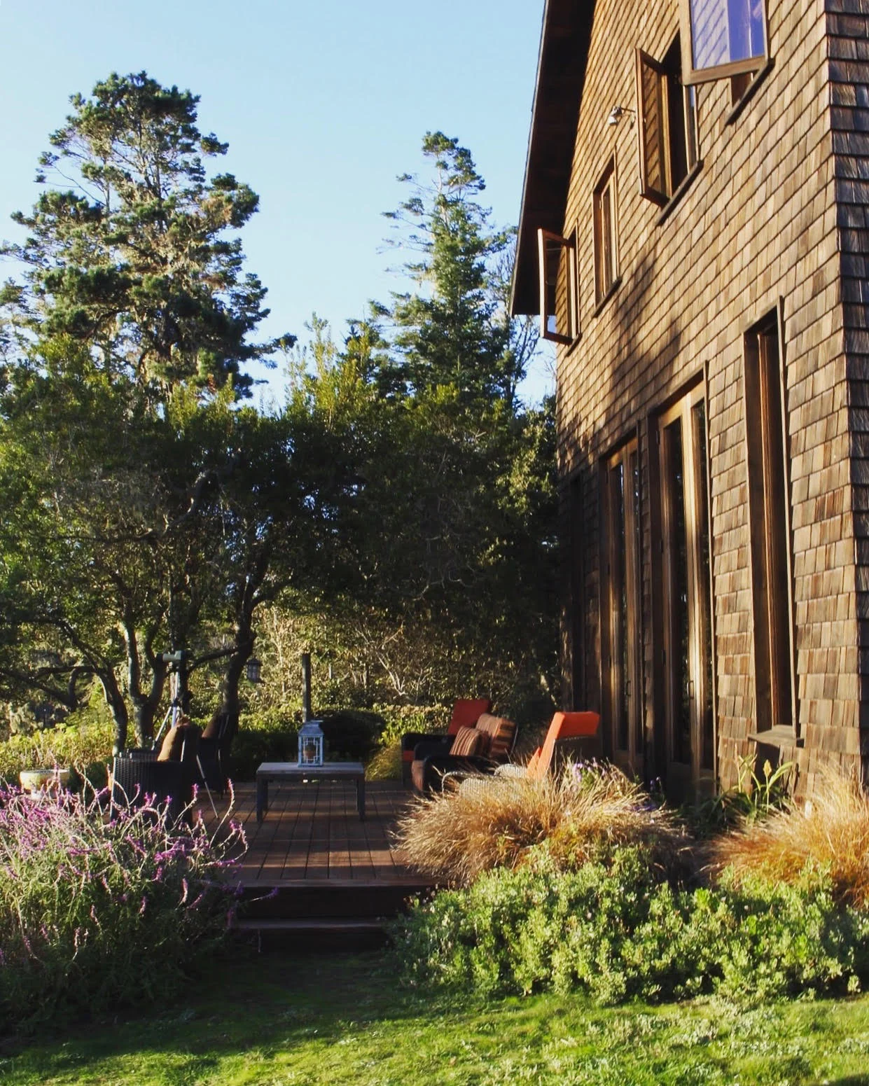 The grounds are so pretty. At night, you can look at the stars through the telescope. 