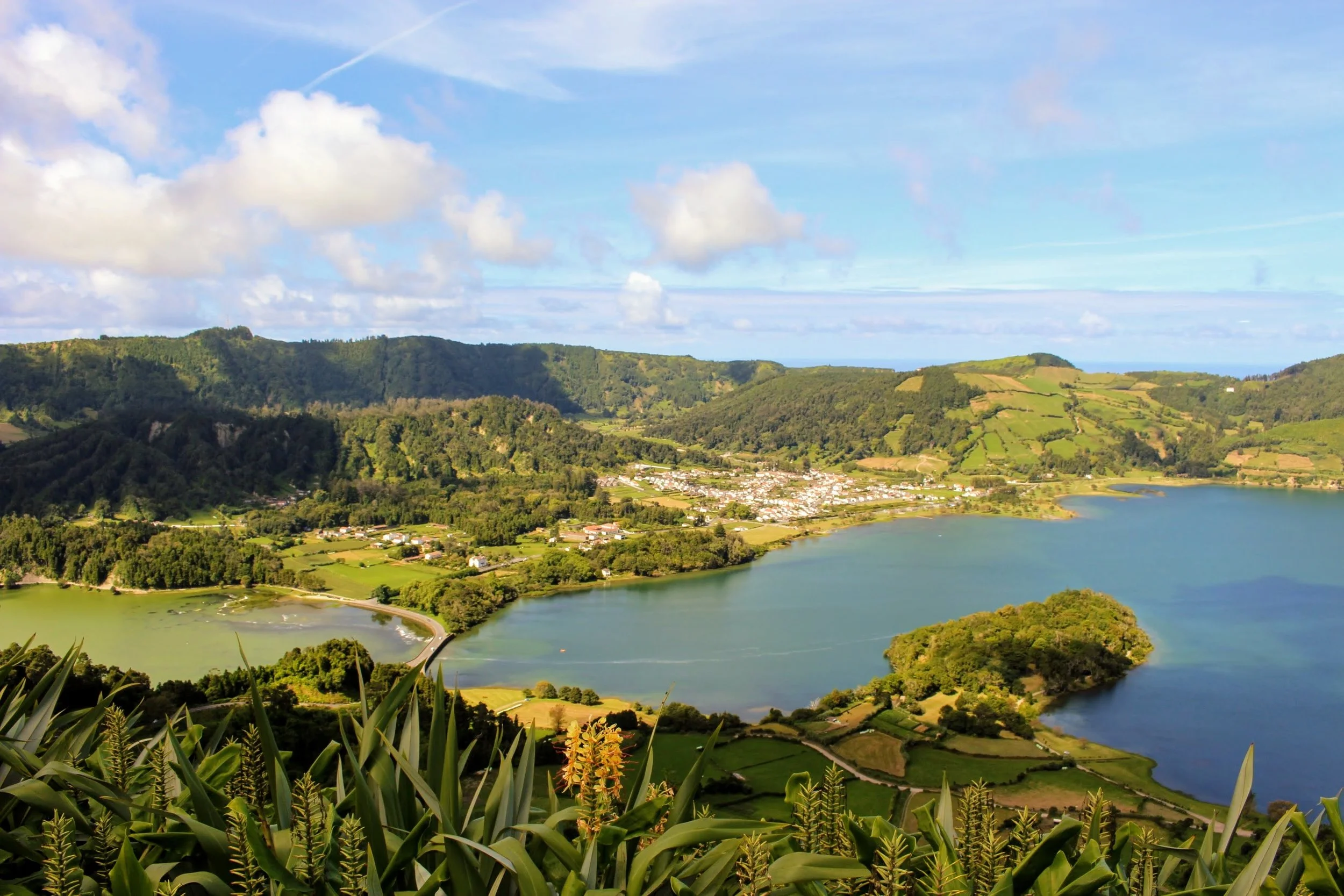 Sete Ciadades was the second most wanted thing to do on my list in Sao Miguel. This is one of the 7 Natural Wonders of Portugal and showcases the Green and Blue Lakes. 
