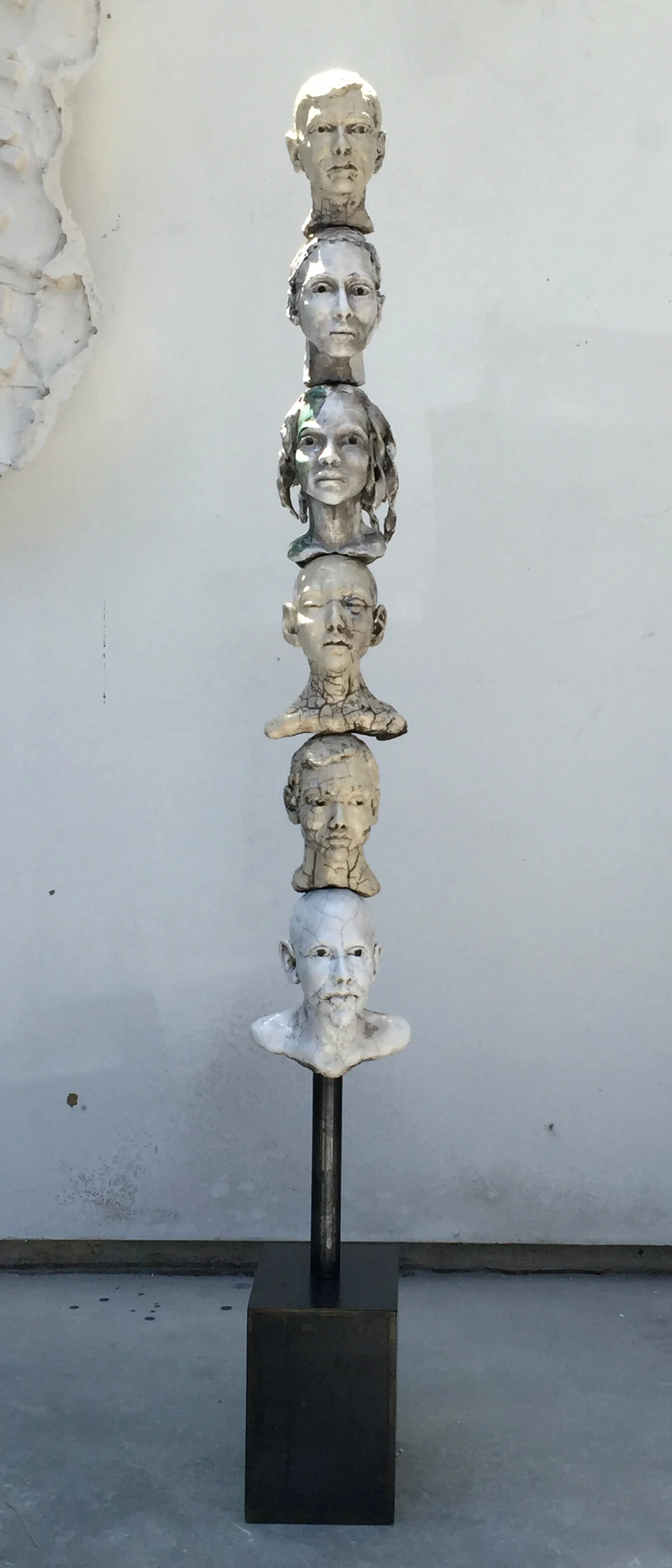 27- 6 Heads on Pillar 
