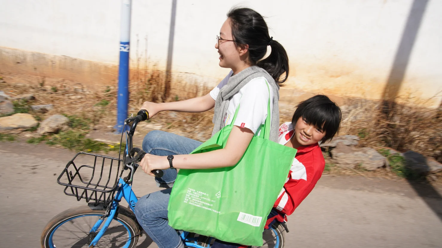 Cui Yue and Mu Pexian are going to the open air cinema to help 2019.4.20 “Billy Elliot”