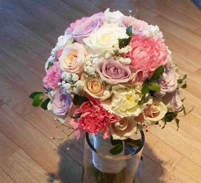 Mixed Flowers Babies Breath Bride 2 Bridesmaids The Lilac Tree Flowers Of Southport Mixed Flowers Babies Breath Bride 2 Bridesmaids The Lilac Tree Flowers Of Southport