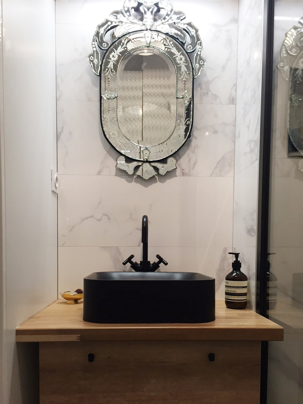 La vasque et son miroir vénitien ancien