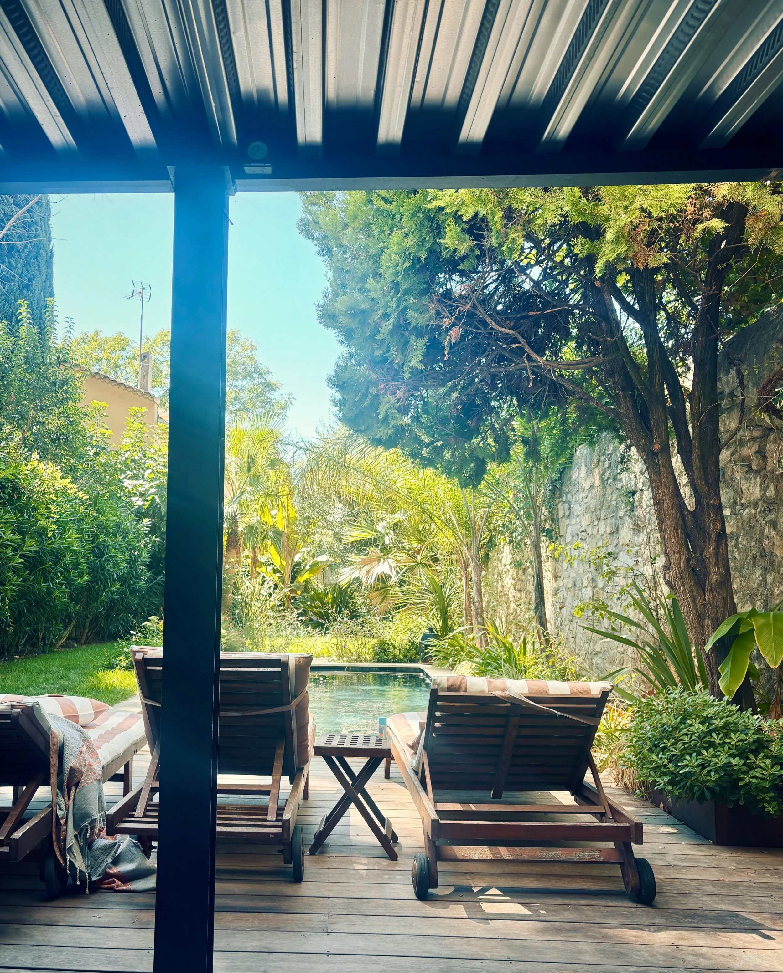 D&eacute;jeuner chez sa cliente (et amie) #madameprune #aix #decoration #jardin #septembre26