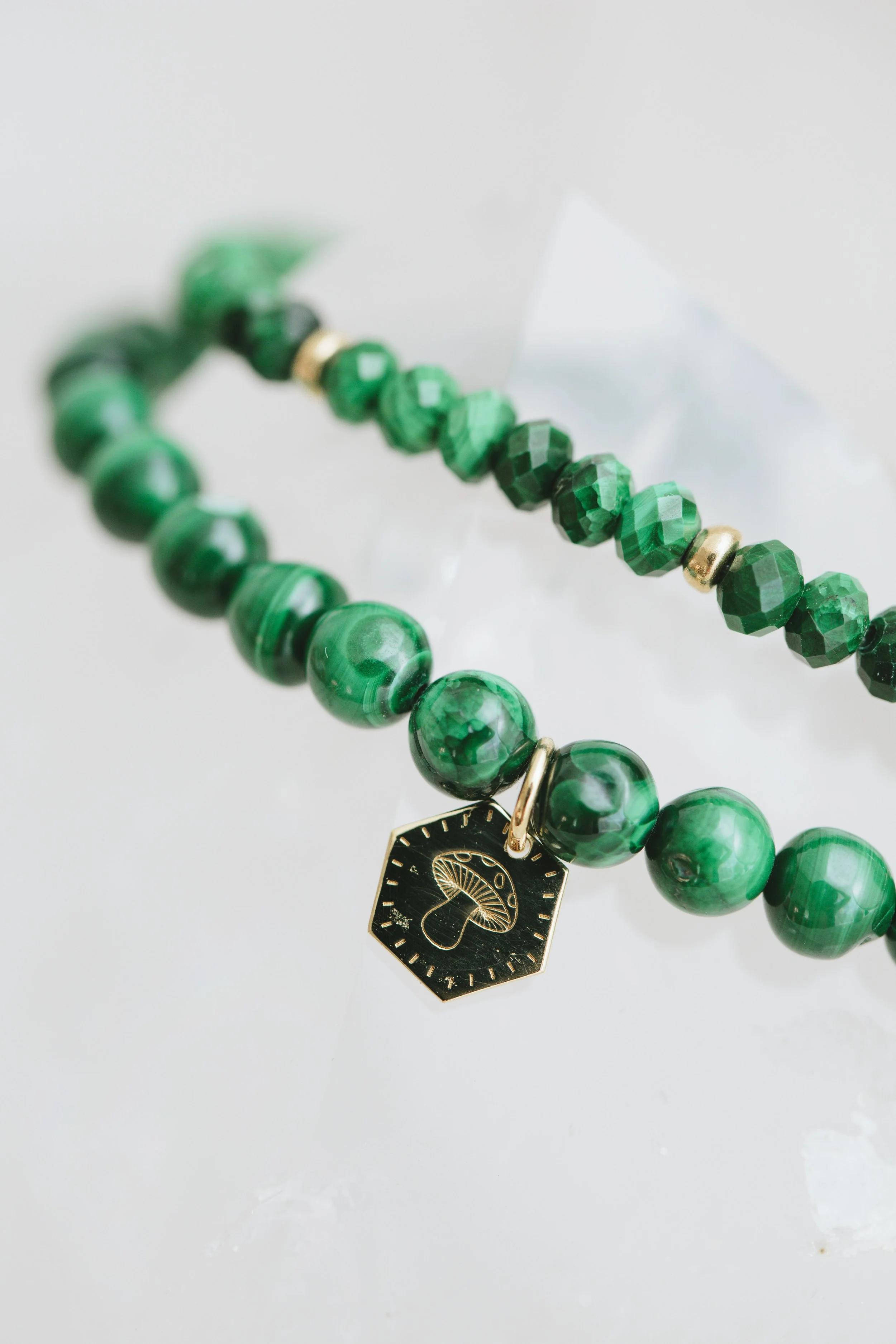 Pulseira confeito malaquita.jpg