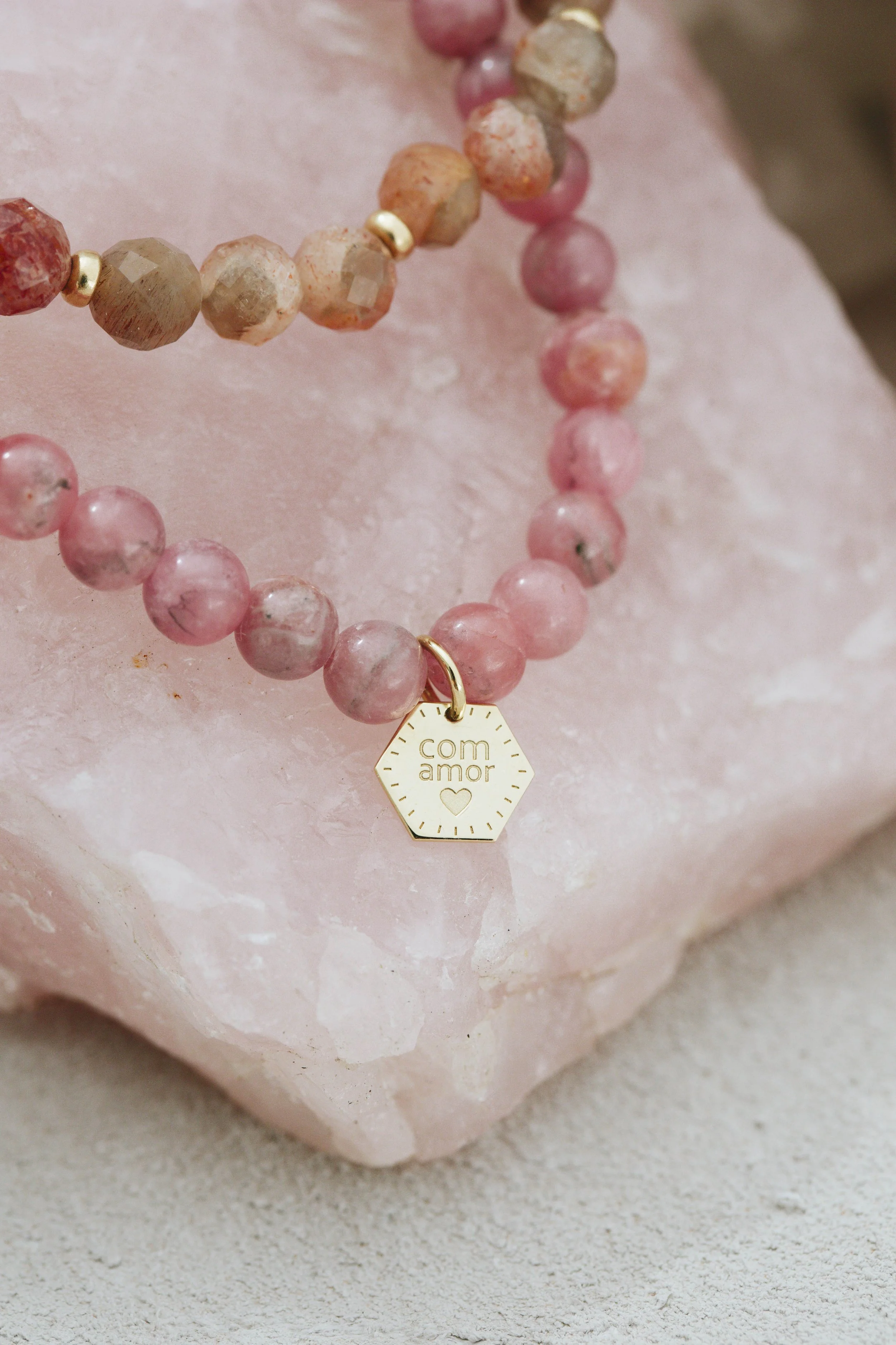 Pulseira confeito rondocozita e pedra da lua_2.jpg