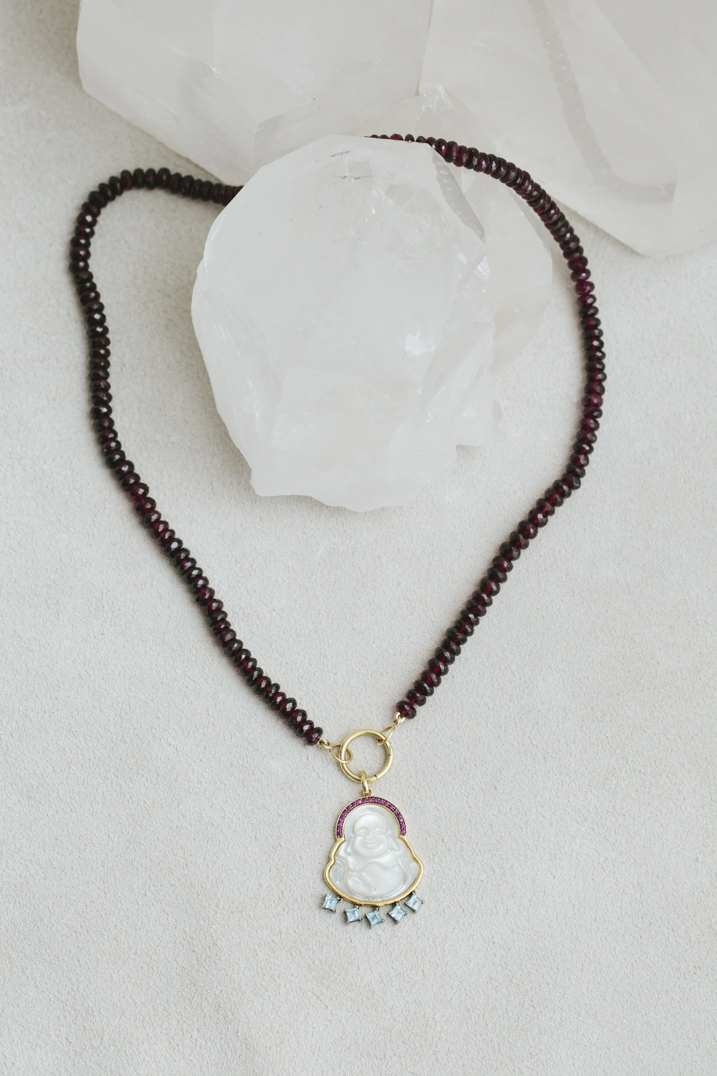 Pingente buda madrepérola.jpg