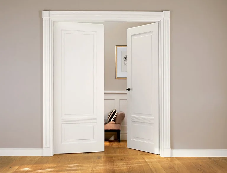 Neoklassizistische Flügeltür im Altbau