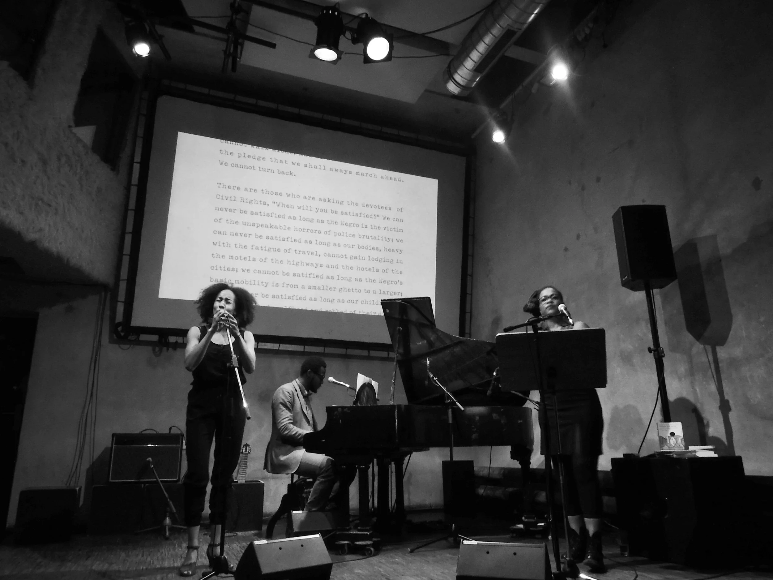 blues in black & white ausland 20.05.18  (10).JPG