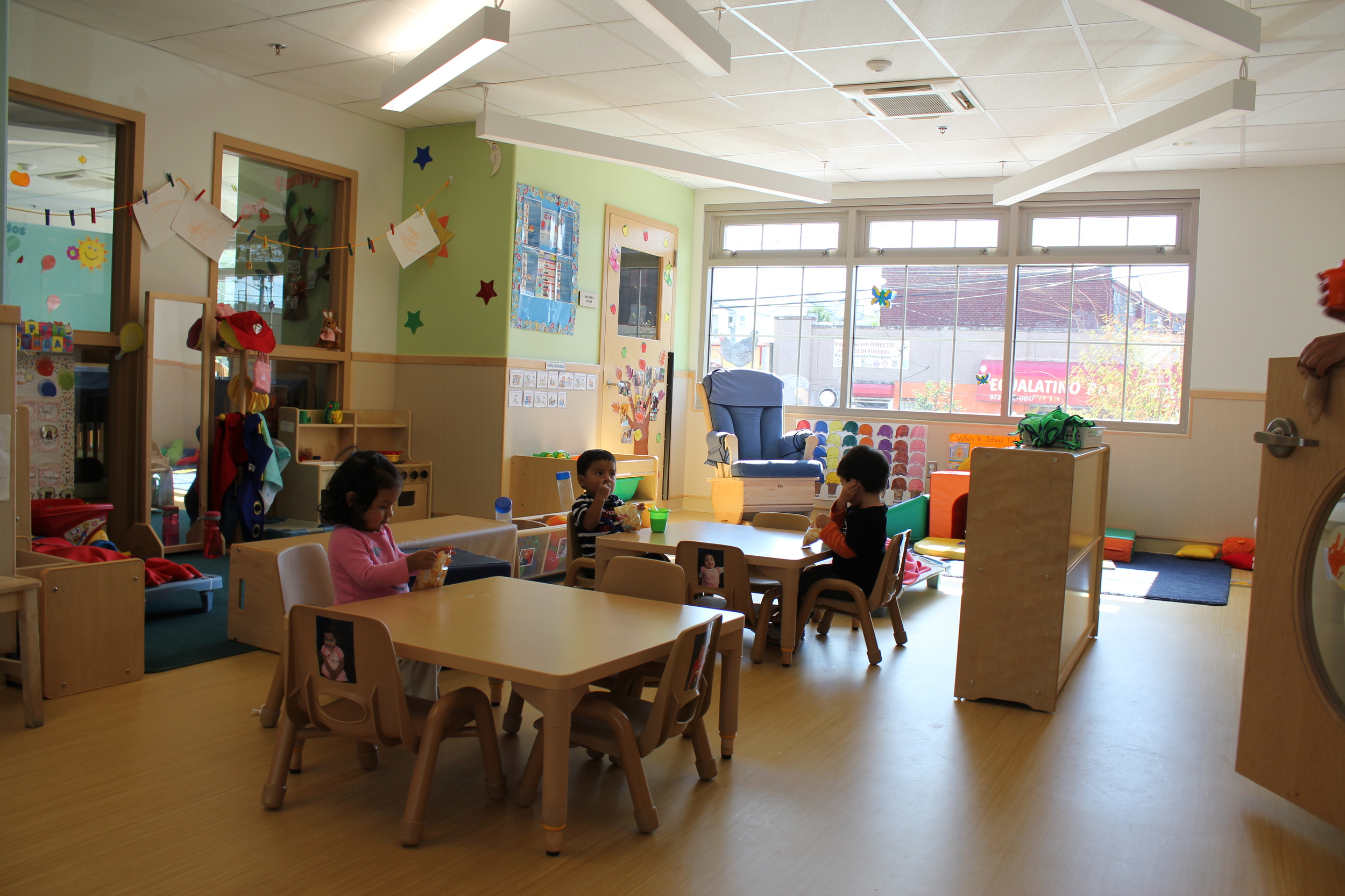 pho-int-classroom kids at table-72ppi-72x48.JPG