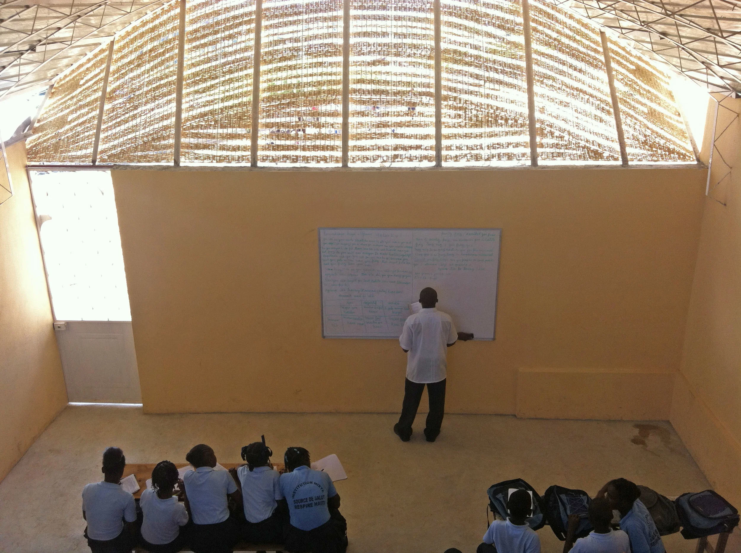  Light filters through the latanye screen to provide a clasrooms with diffused&nbsp;even lighting. &nbsp; 