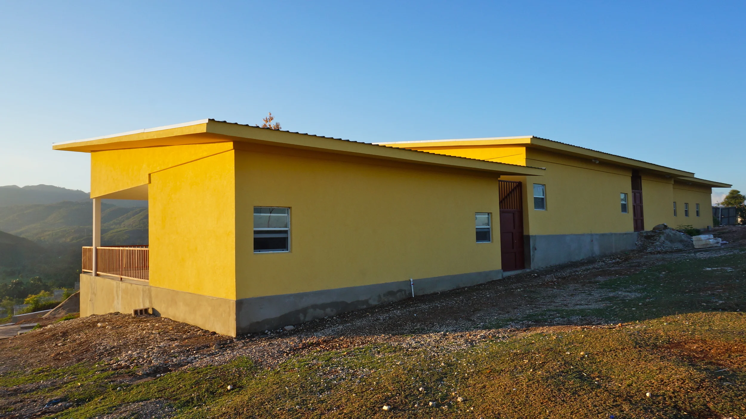  The building utilizes eps foam and a proprietary one layer stucco to provide a light weight wall assembly with great insulation and water resistant surface.&nbsp; 