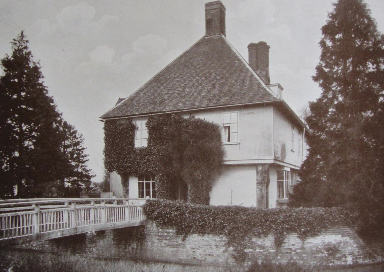 Fig.1 Letheringham Lodge (1919 sales catalogue, SROI, f SC142/1) 2.3 Following his visit to the property in September 1915, an article about Letheringham Lodge by the Reverend Edmund Farrer (1848-1935) appeared in the ‘East Anglian Miscellany’ in 1919. 2.4 Farrer wrote that there was belonging to the Wingfield family a lodge, situated on high ground not far distant from their seat at The Hall, and he suggested that this building was probably allotted for a residence to any widow of the main line, though possibly at other times to one of the younger sons. 2.5 Farrer observed that the Lodge was almost square, with an overhanging upper storey, and that at each corner there was a huge oak post. He also recounted that there was a fine staircase, which he ascribed to the earlier years of the seventeenth century, which ascended to an are a where there were ‘walls covered with wainscot of as fine and as early a pattern as any in the county’. On the lower floor, in the kitchen, Farrer noted the doorway which has the inscription ‘EW 1610’. 