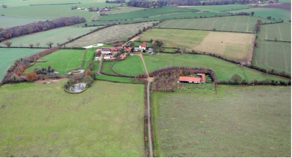 Fig.21 Approach towards ‘Barn Hill’ from south by way of ‘The Drift’ 