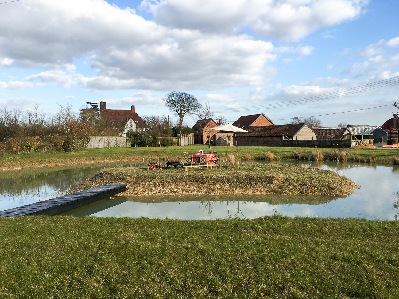 Your moated BBQ for your romantic outdoor adventure!
