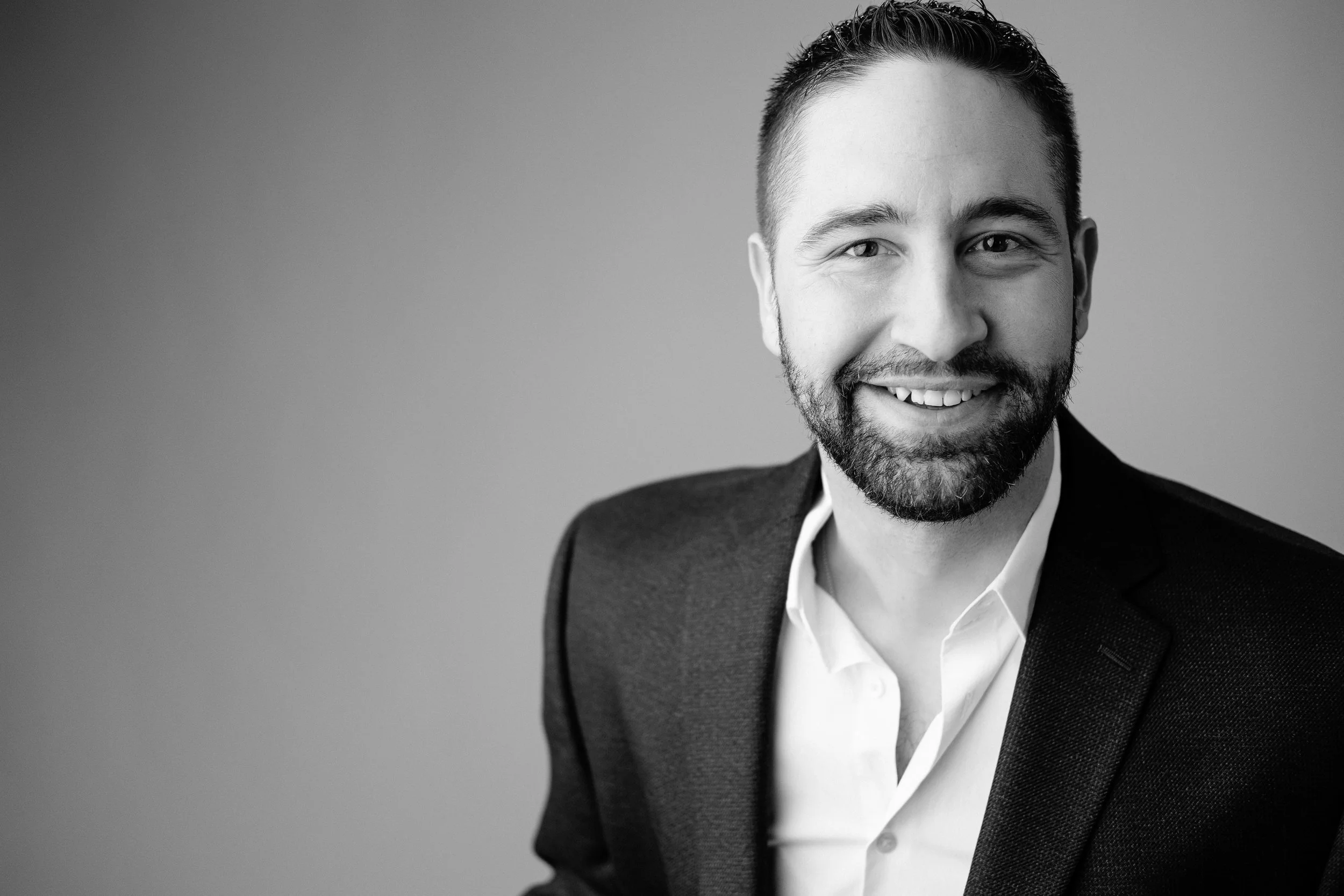 SHOOT MY BRAND_010+-+IL+headshot+photographer+PHIL+MCCONVILLE.jpg