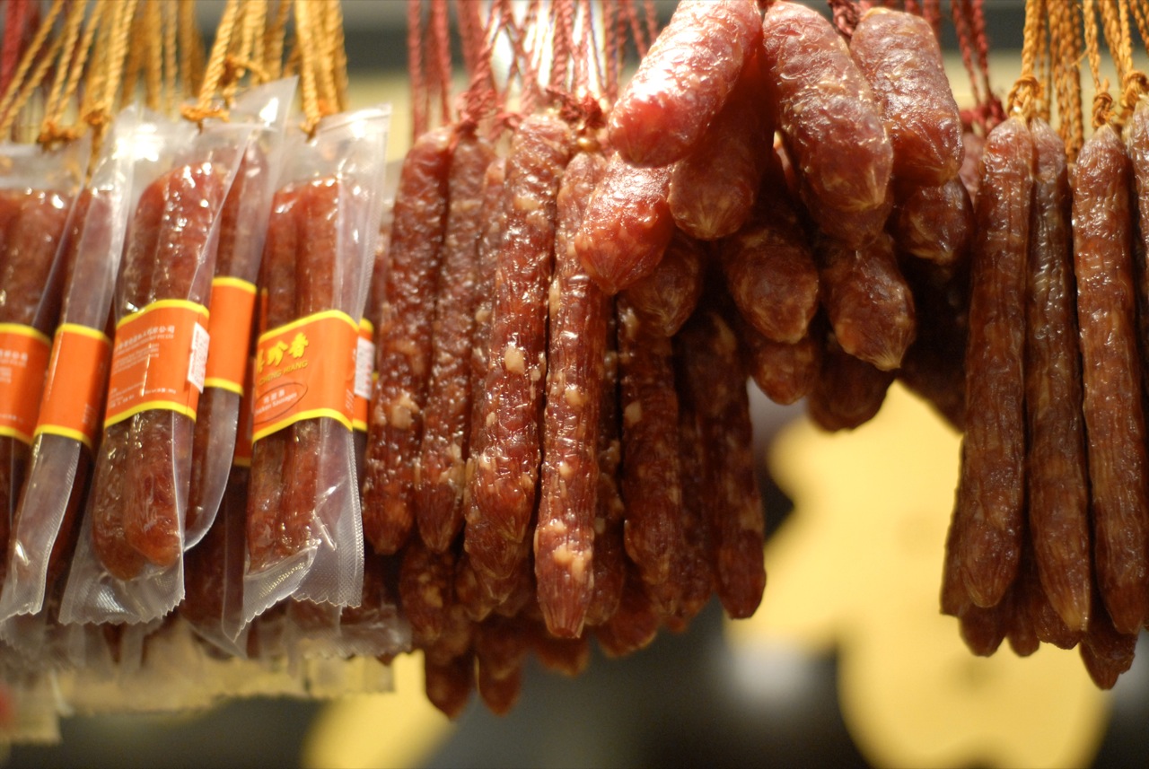 Chinese_sausages_drying.jpg