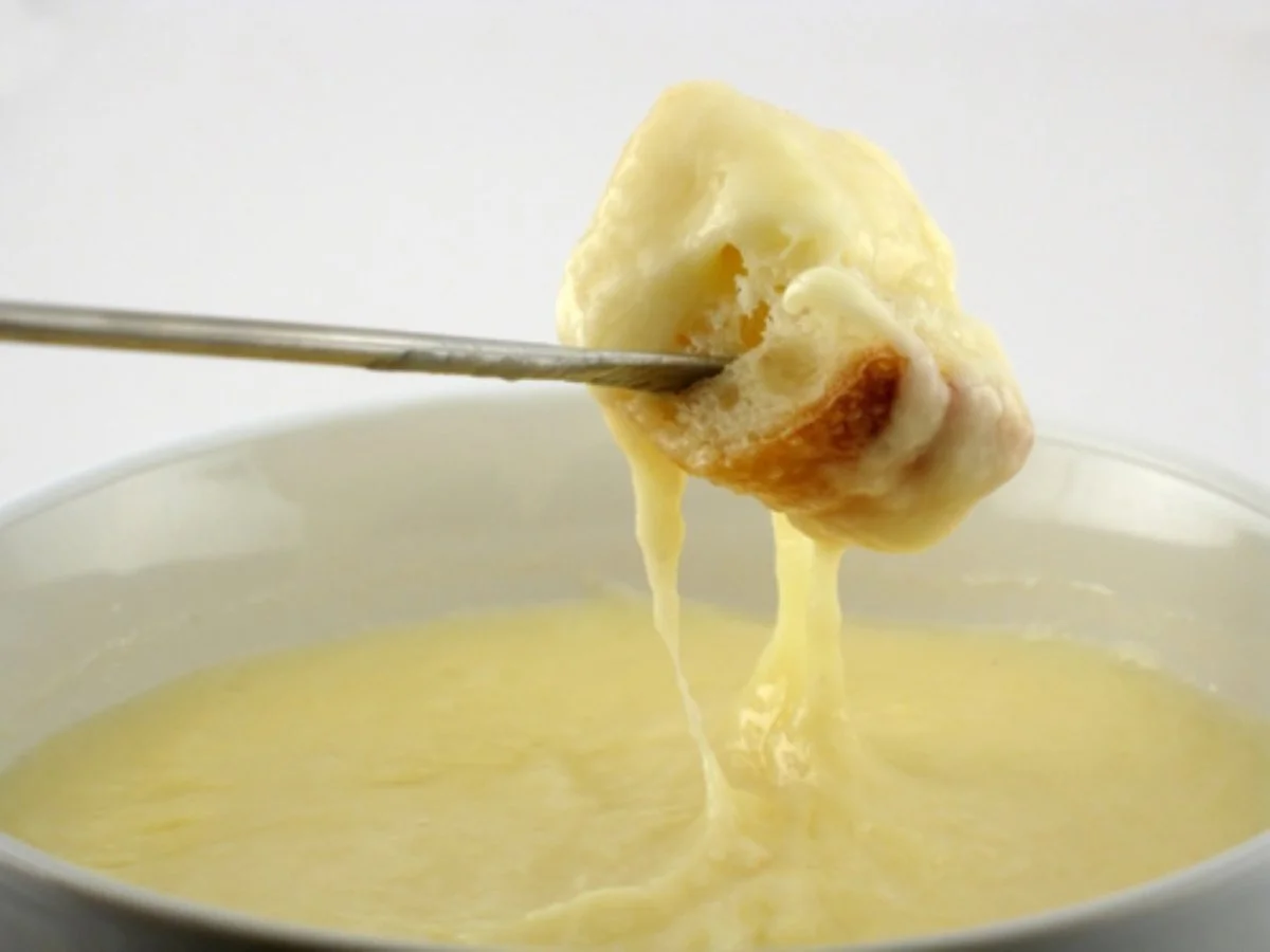(From Kitsch to Paleo) Contextualizing Food Fads: Fondue