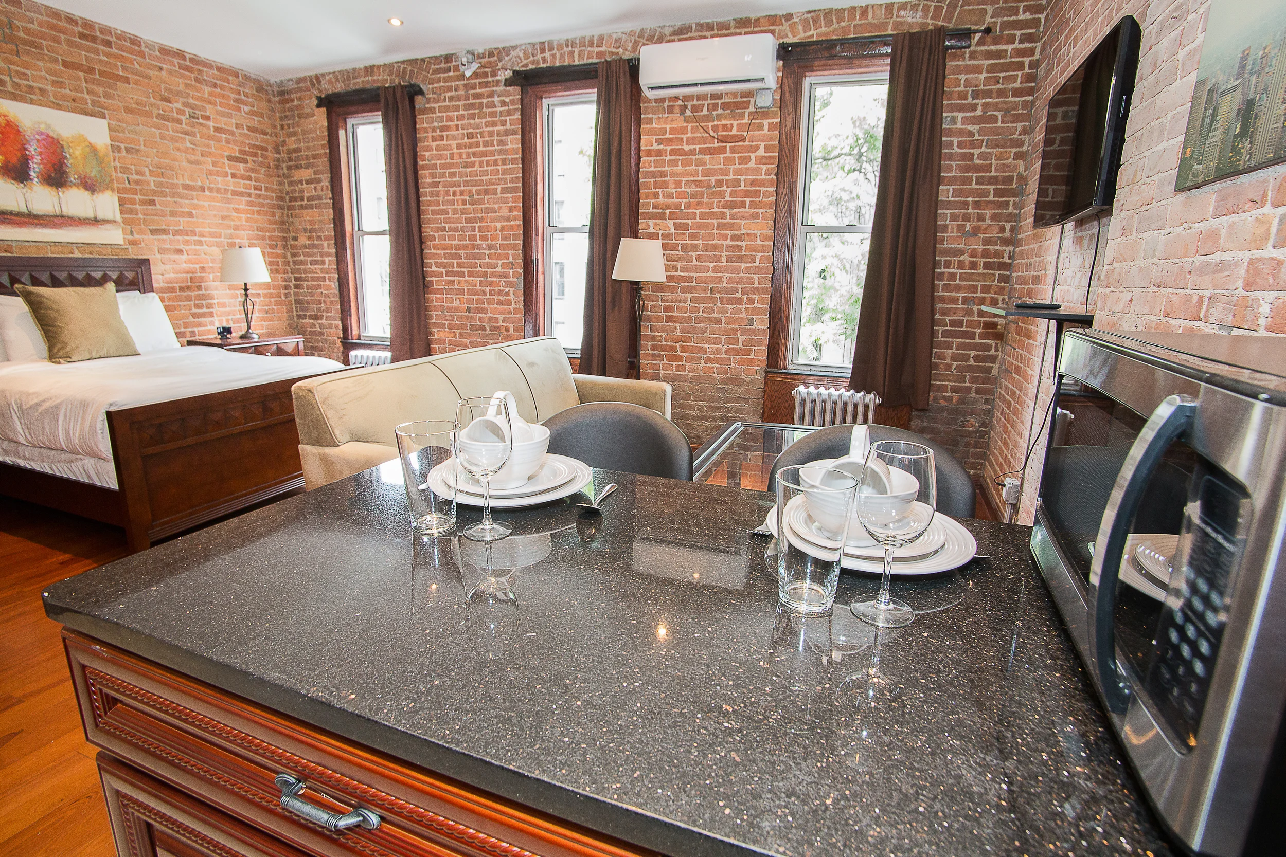 Rentfurnishednyc_6-23-15_251W46th-12.JPG