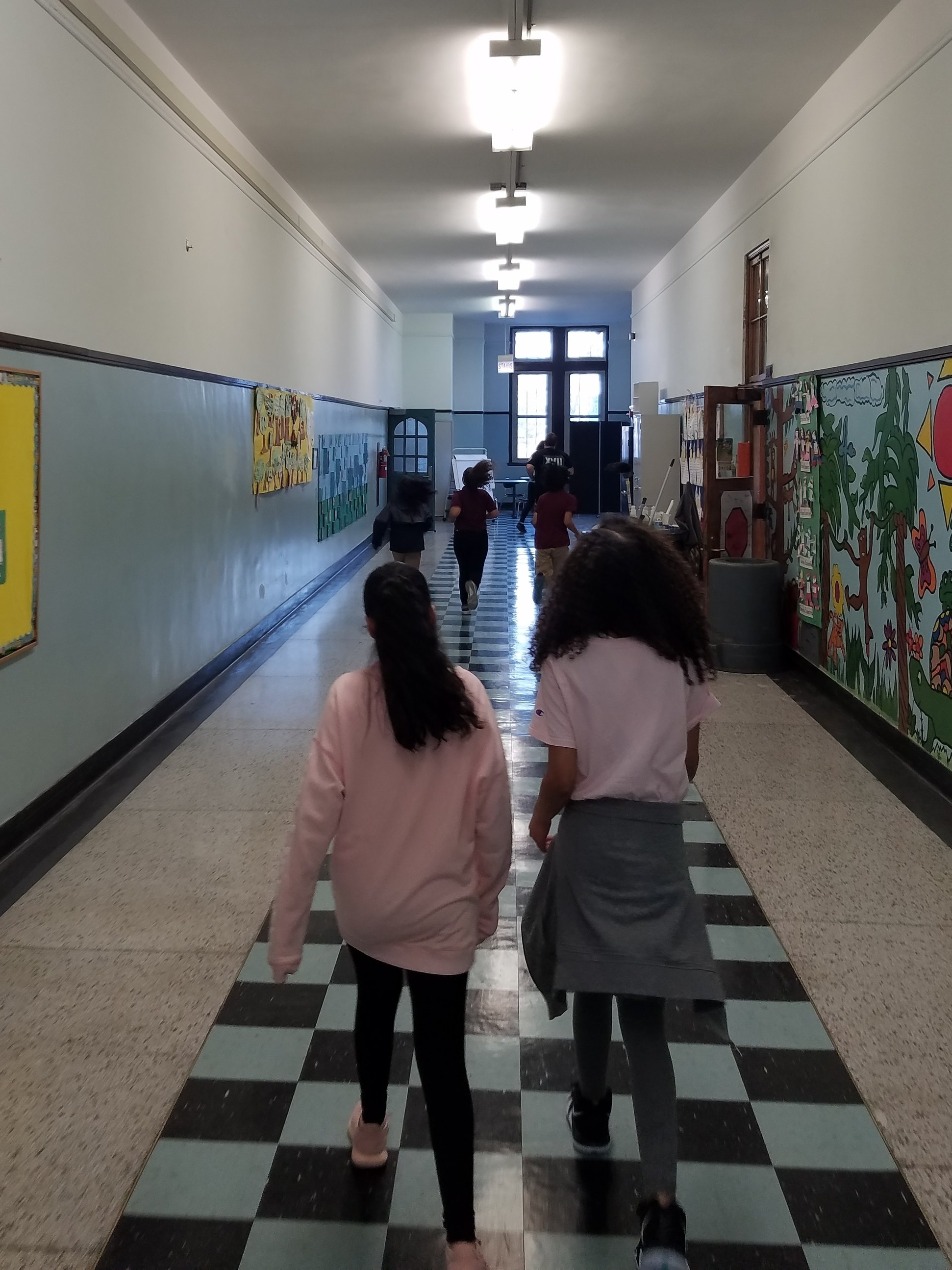 Students at Murphy running their warmup laps around the school during practice!
