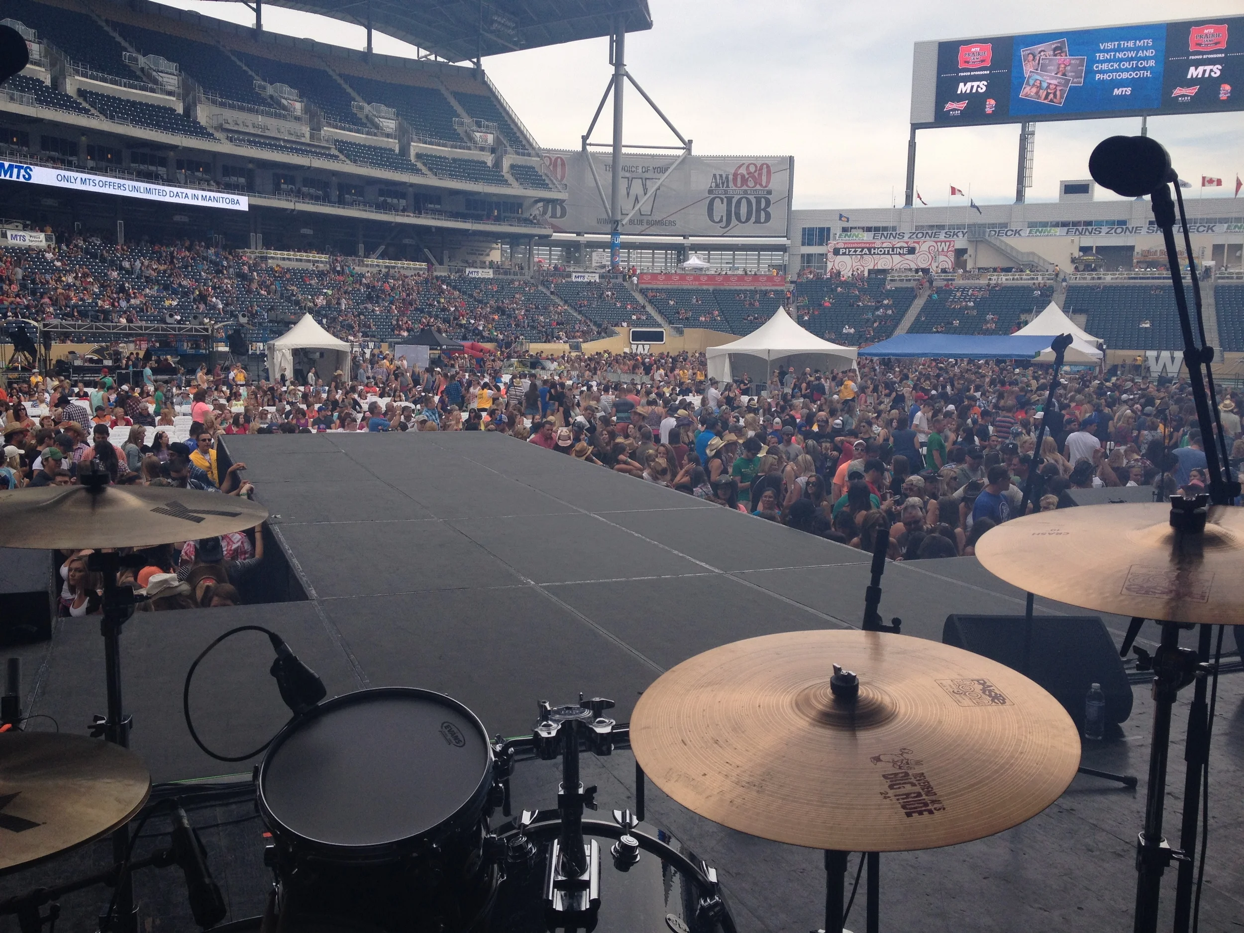 The crowd rolling in at the new Winnipeg Blue Bombers stadium