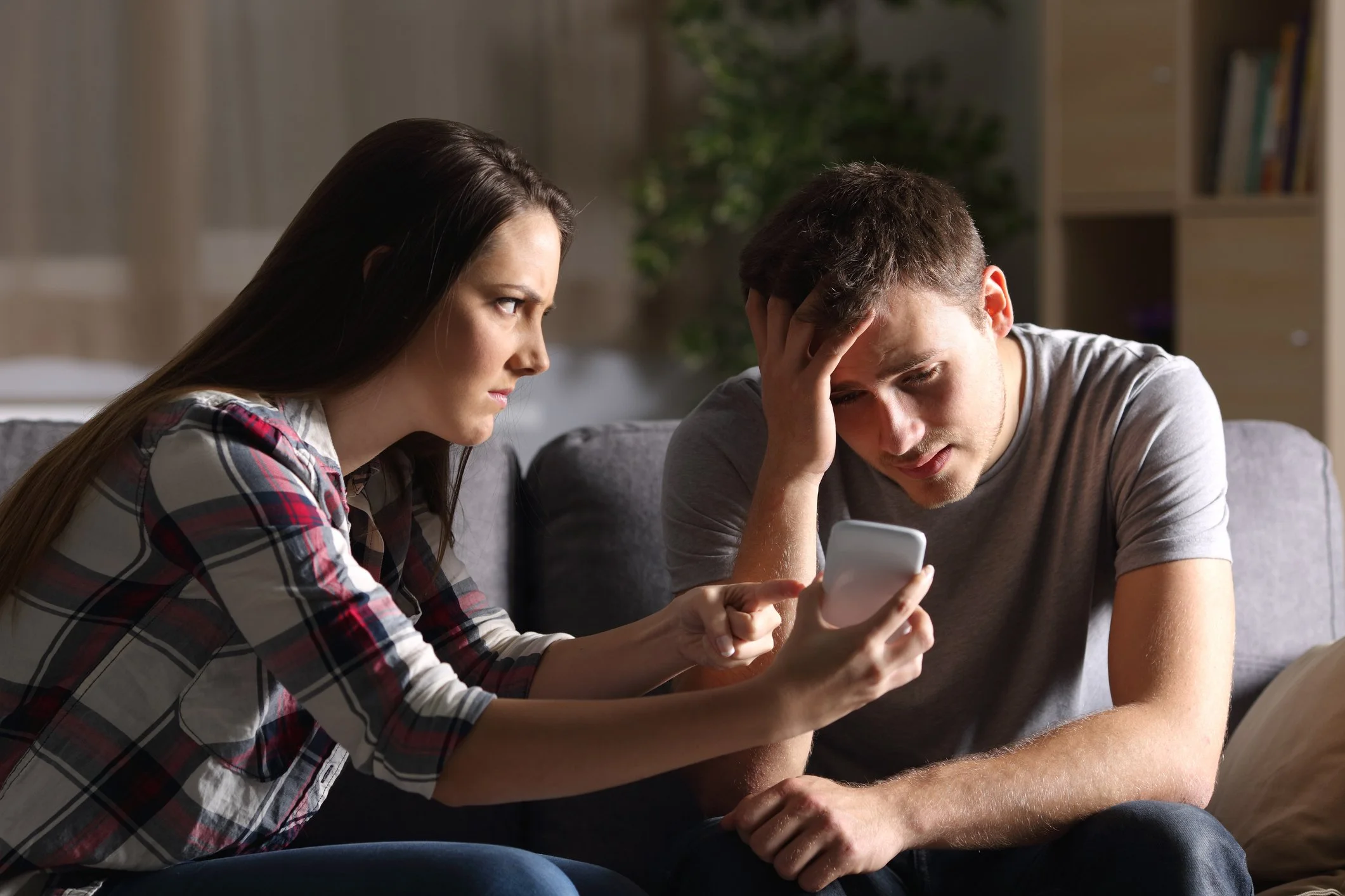9 Relationship Red Flags Most People Ignore Until It's Too Late