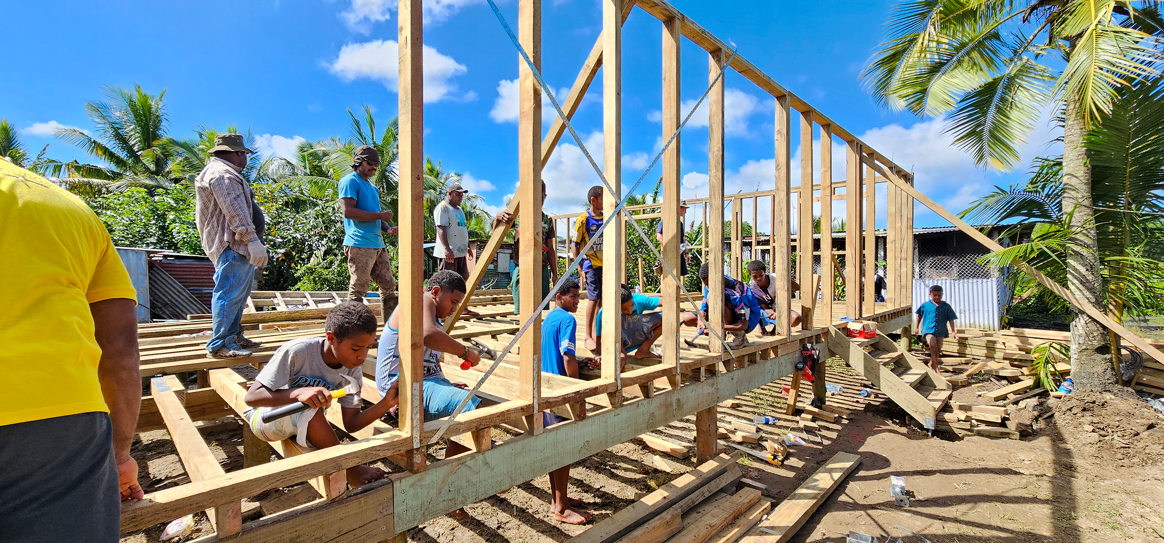 Securing the frame of the Nanuku Ministry Centre