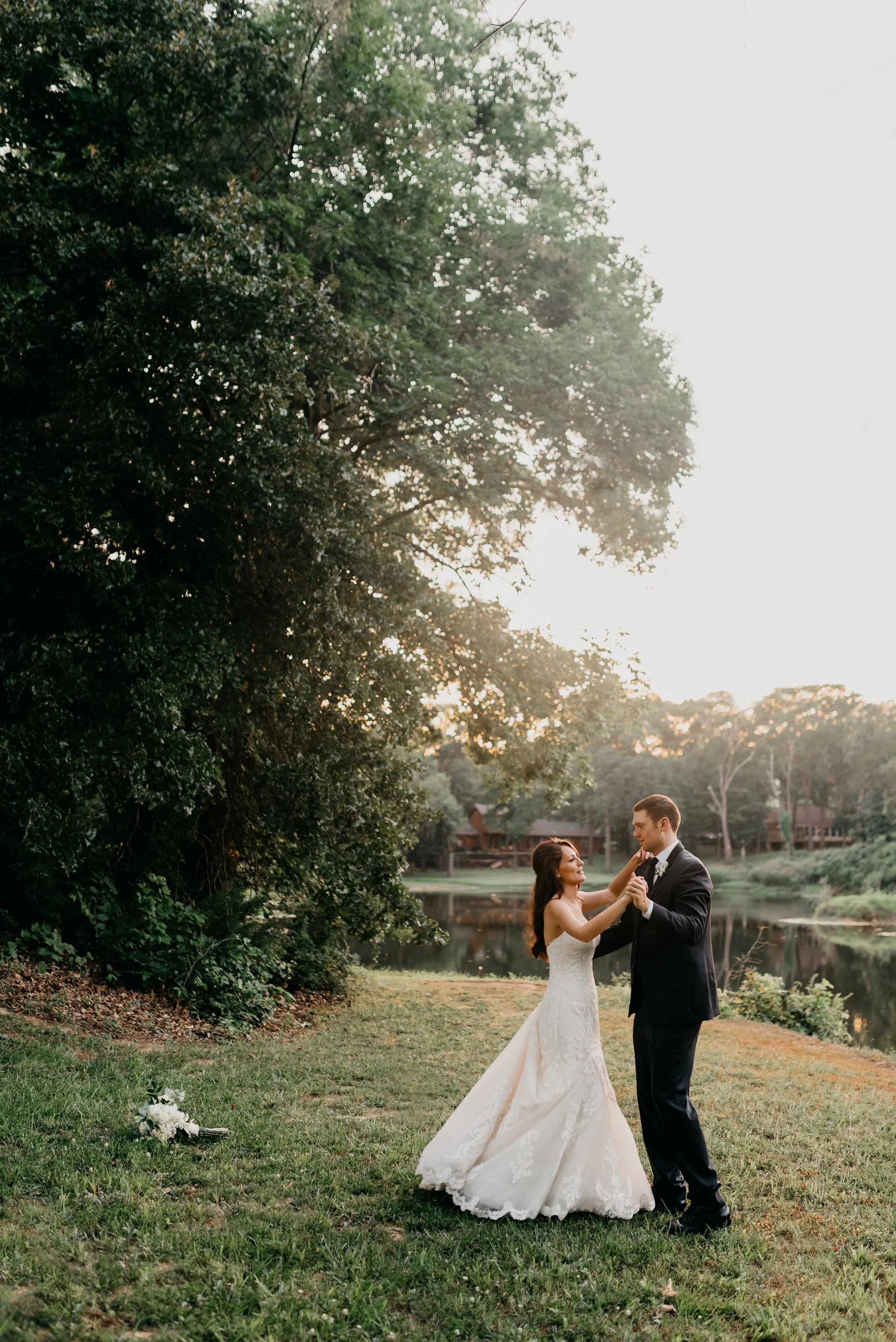 Friday Evening Wedding Photo : Wendy Bobarikin Photography 