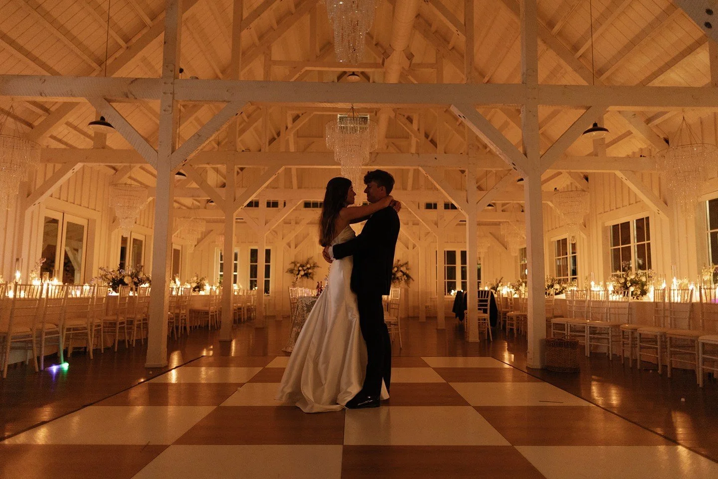 Just you, me, & the dance floor. 
We love seeing couples share the last song of the big night alone. 🧡
photo @leislclairephoto 
newlyweds @emilyarobinson & @ghartrob 
#savethelastdance
