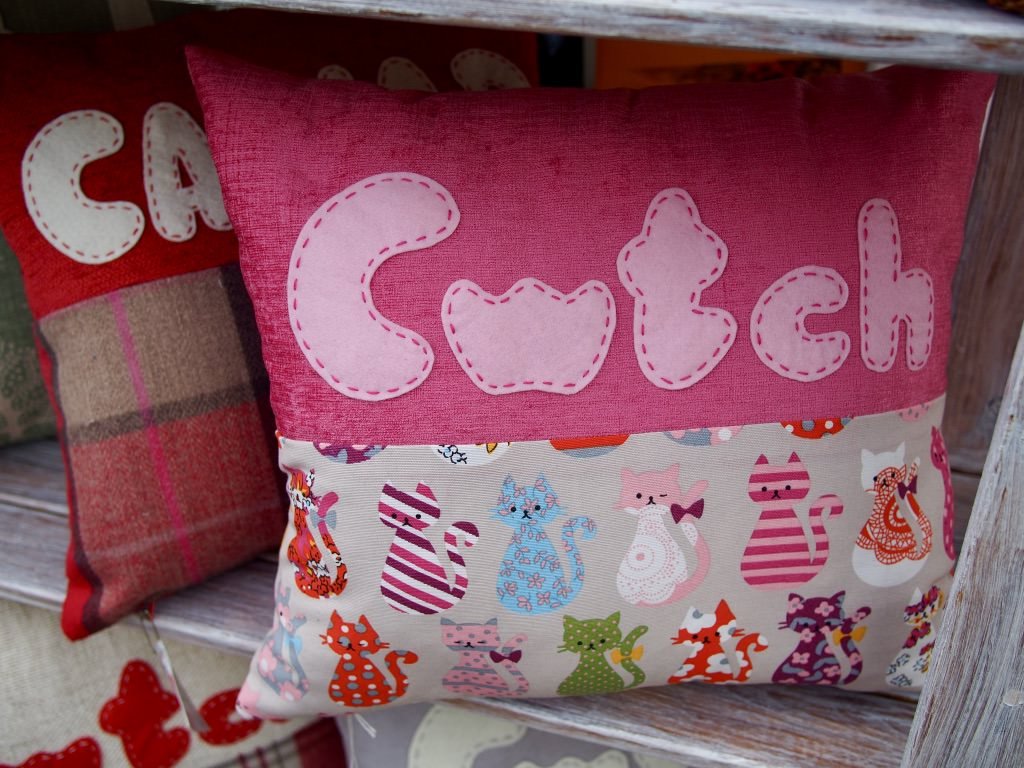 cwtch cushion cats pink.jpg