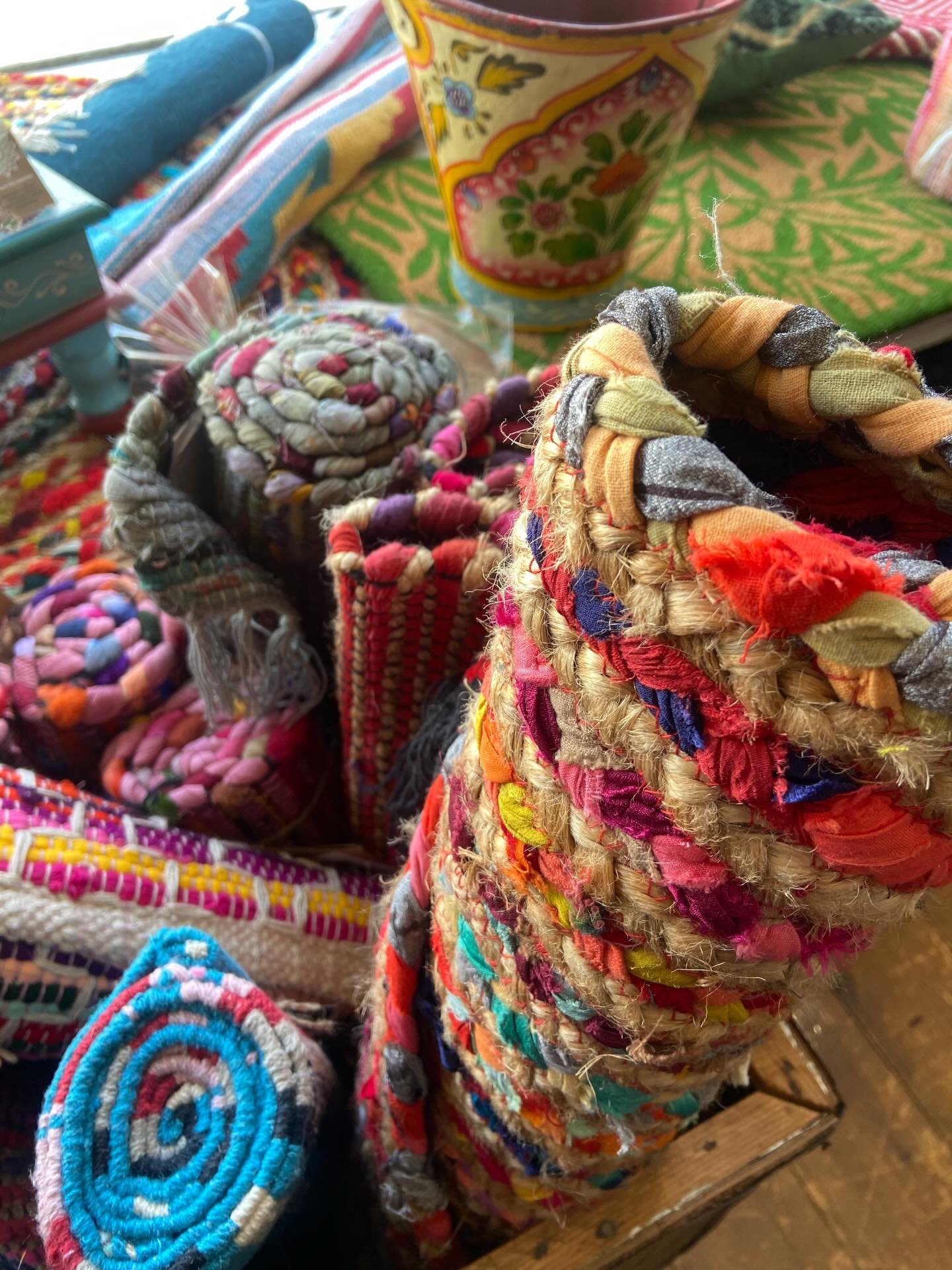 The GoodWeave label is the best assurance no child, forced or bonded labour was used in the making of a certified product, and it also means your purchase supports programs that educate children and improve working conditions for adults in producer c