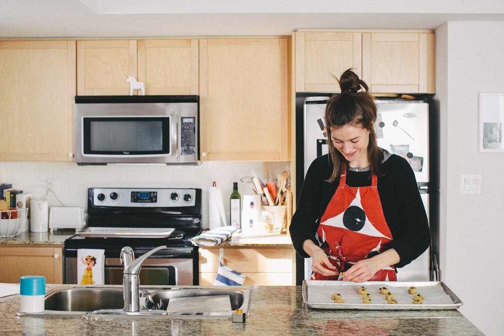 artist-portrait-photos-LindseyBakes-Toronto-baker-weddings002.jpg