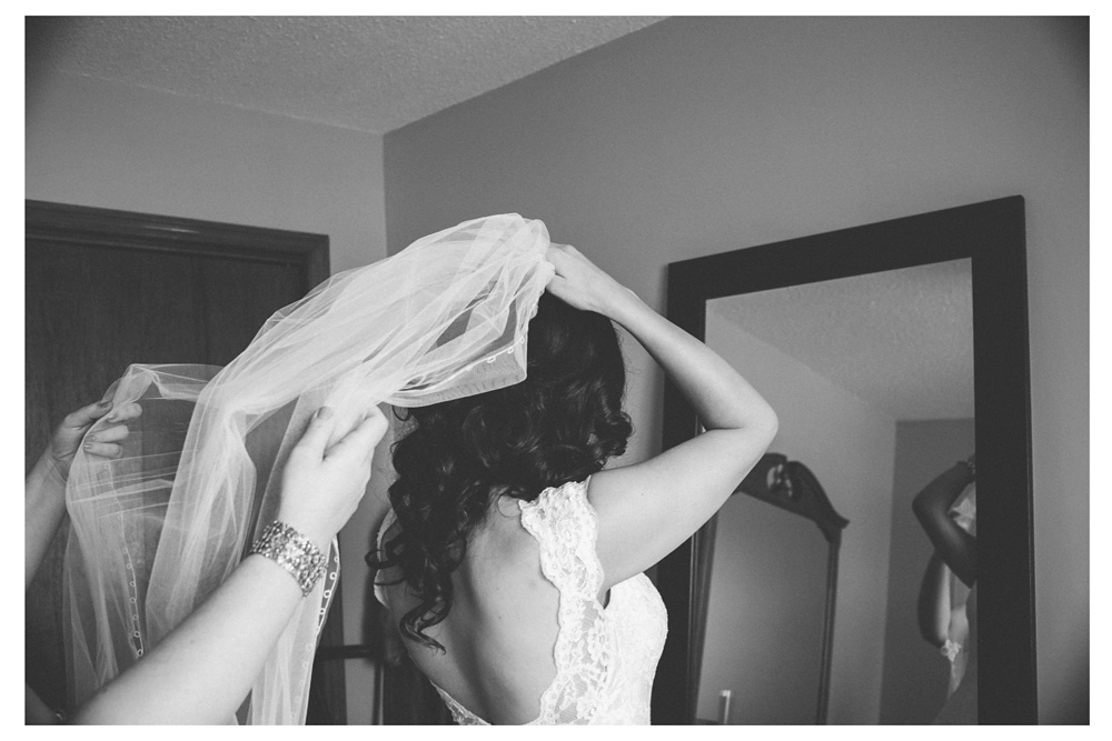 Bride putting on her veil for a Toronto wedding at Arcadian.