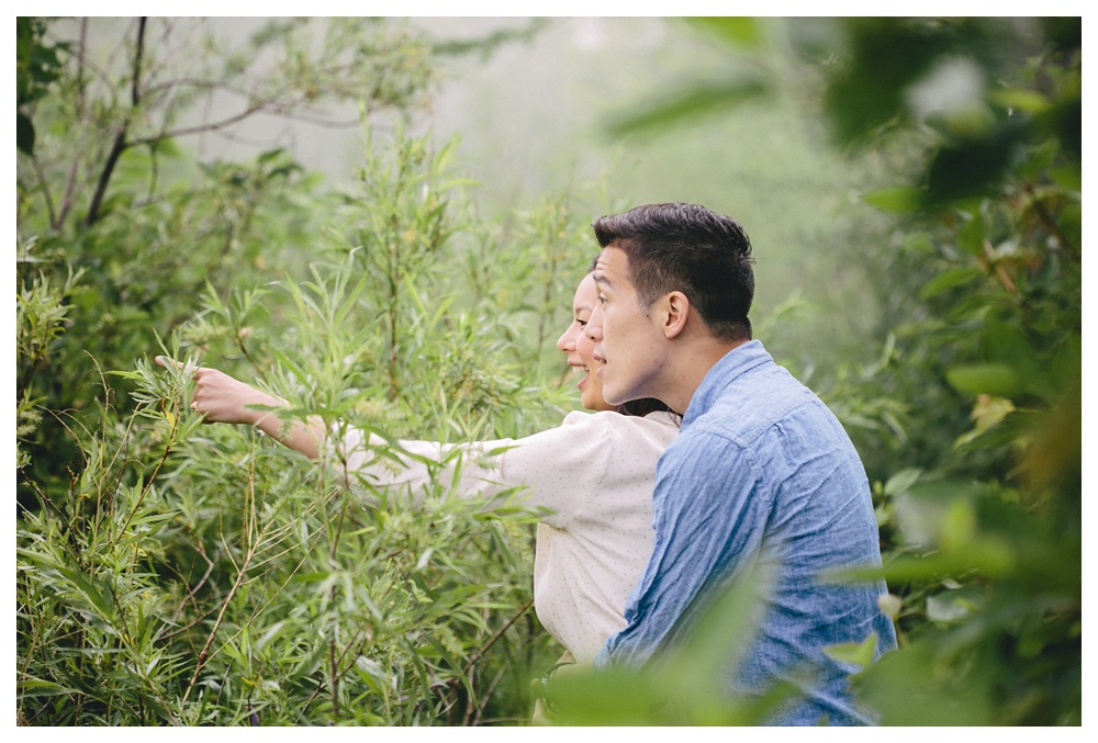 foggy-engagement-photos-Toronto-ScarboroughBluffs-beach-010.JPG