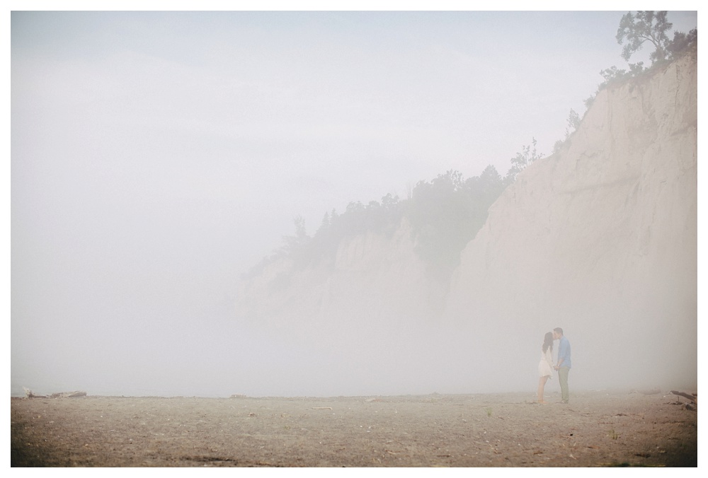 foggy-engagement-photos-Toronto-ScarboroughBluffs-beach-031.JPG