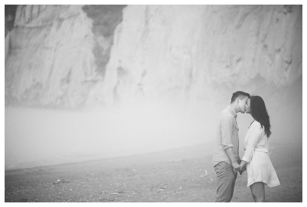 foggy-engagement-photos-Toronto-ScarboroughBluffs-beach-033.JPG