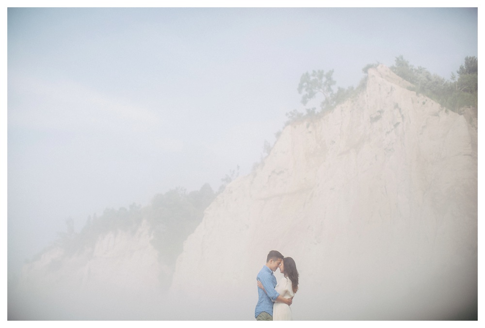 foggy-engagement-photos-Toronto-ScarboroughBluffs-beach-032.JPG