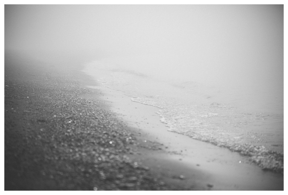 foggy-engagement-photos-Toronto-ScarboroughBluffs-beach-049.JPG