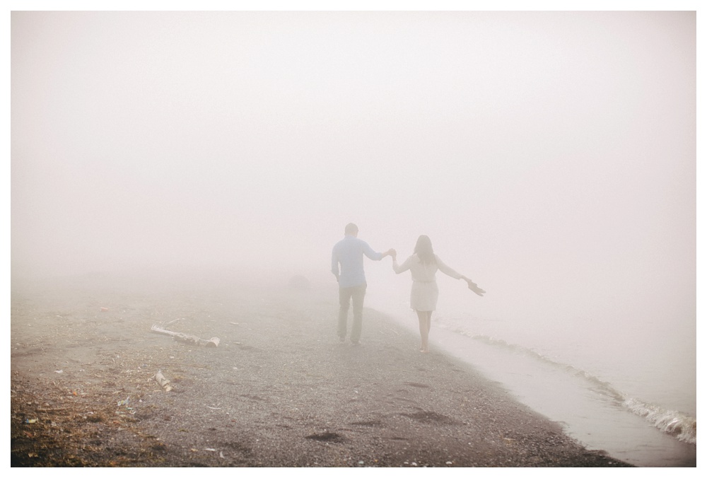 foggy-engagement-photos-Toronto-ScarboroughBluffs-beach-067.JPG