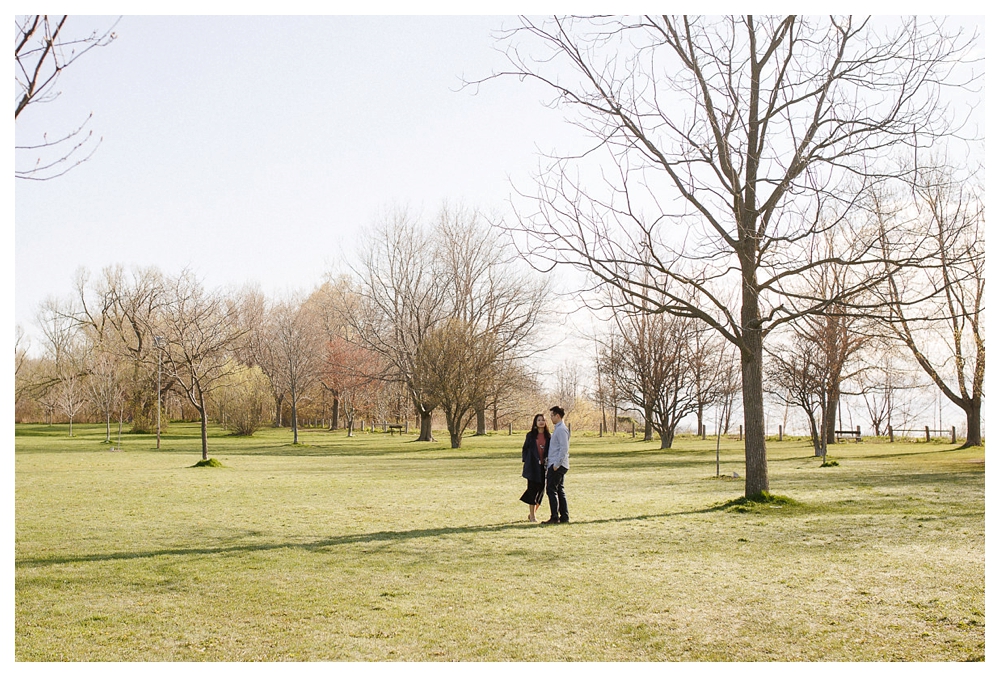 Following the shadow of the tree and the sunny day on this engagement photos day. 