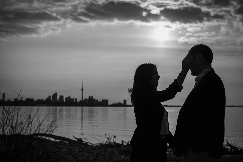 engagement-photos-Toronto-Danijelaweddings-beach-sunrise003.JPG