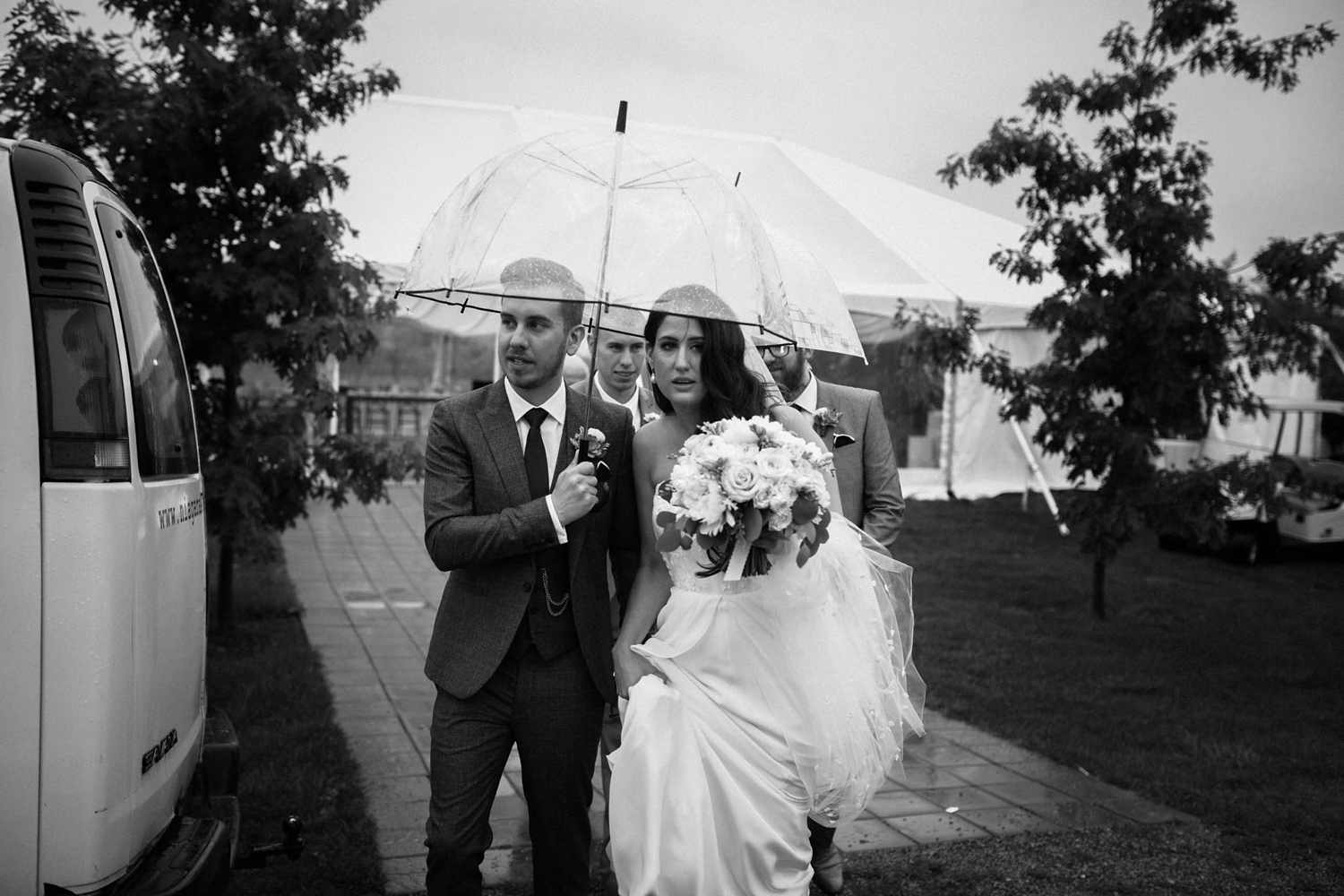 Kurtz-orchard-wedding-photos-danijelaweddings-rainy-romantic024.JPG
